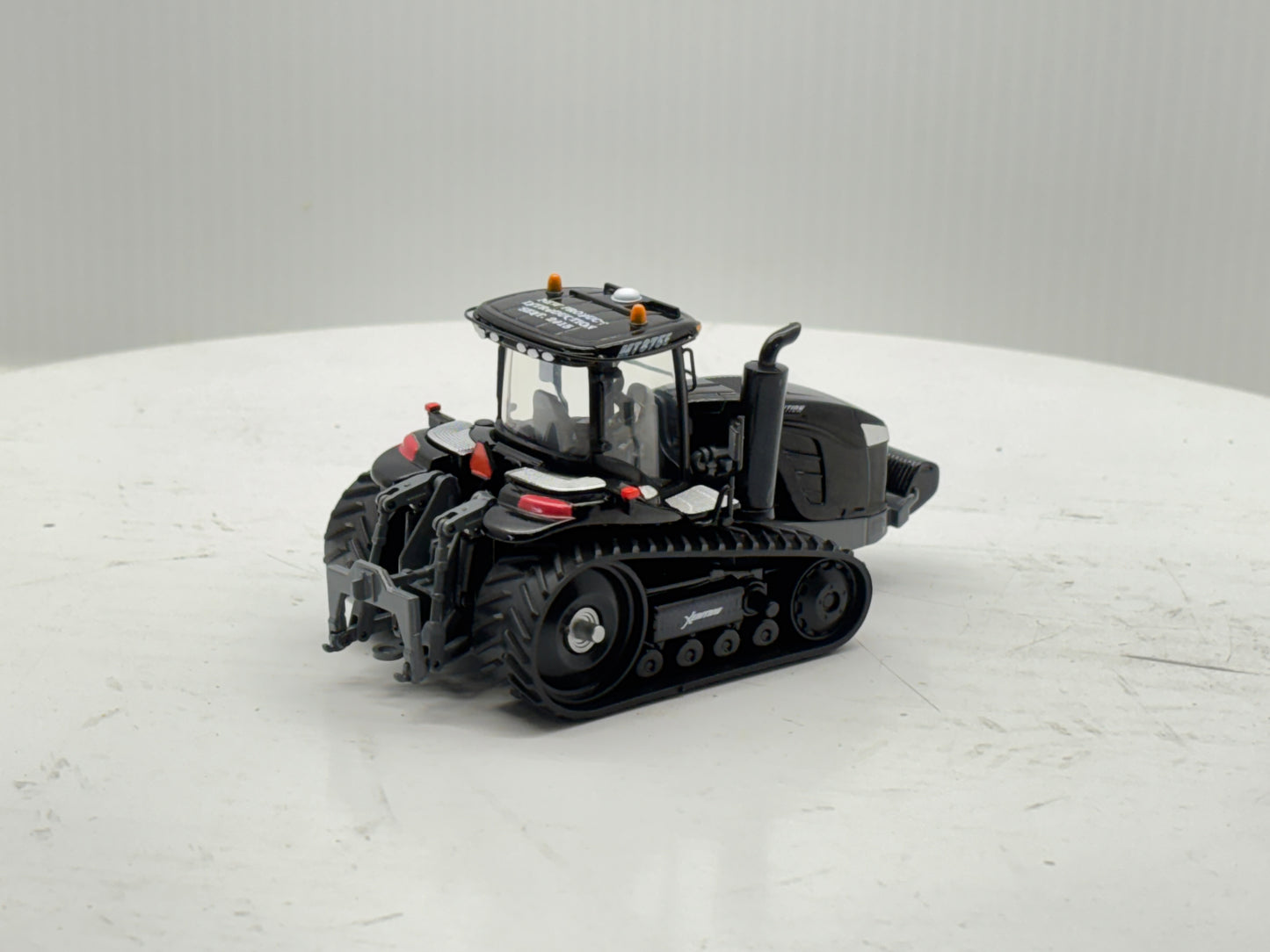 1/64 Challenger MT875E Black