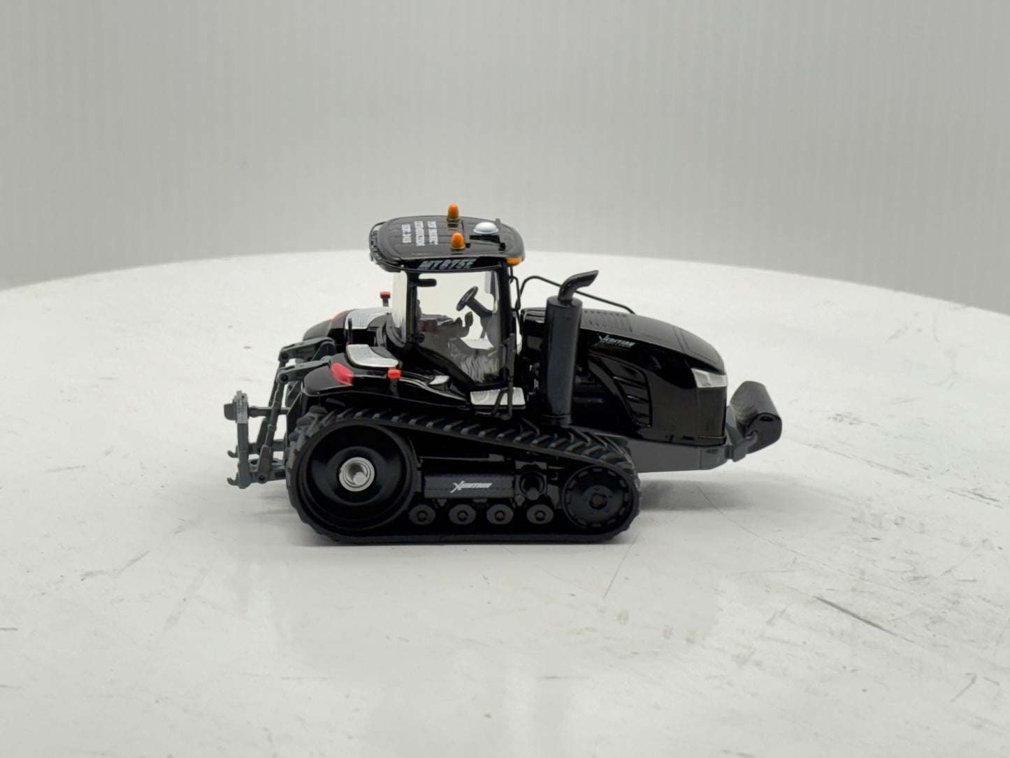 1/64 Challenger MT875E Black