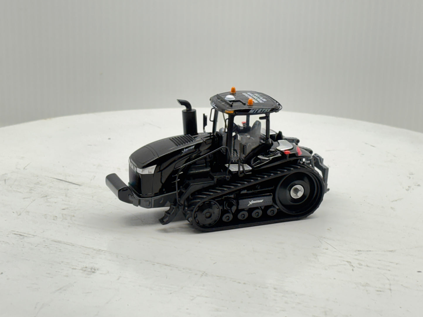 1/64 Challenger MT875E Black