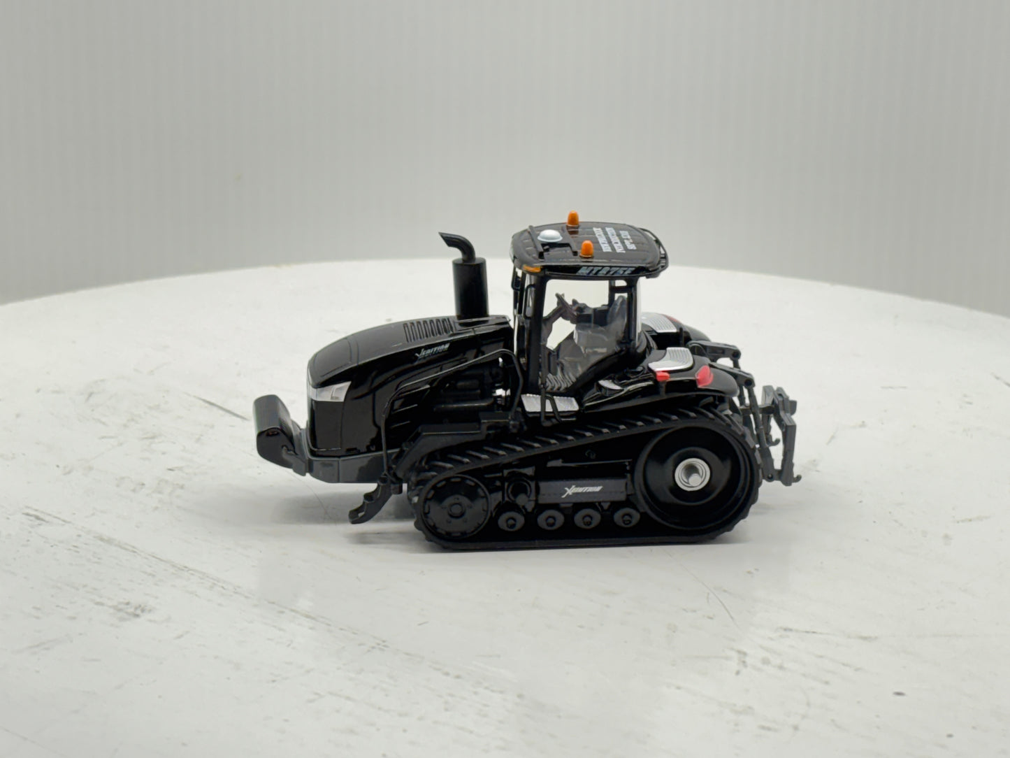 1/64 Challenger MT875E Black