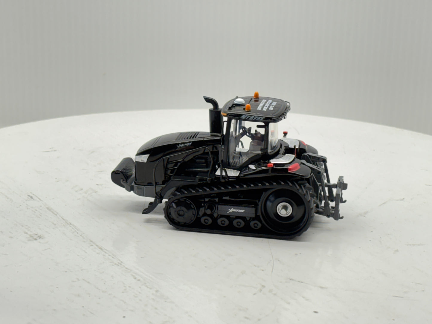 1/64 Challenger MT875E Black