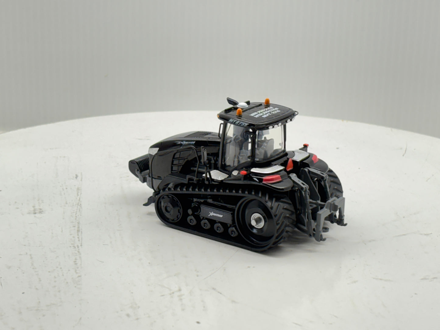 1/64 Challenger MT875E Black
