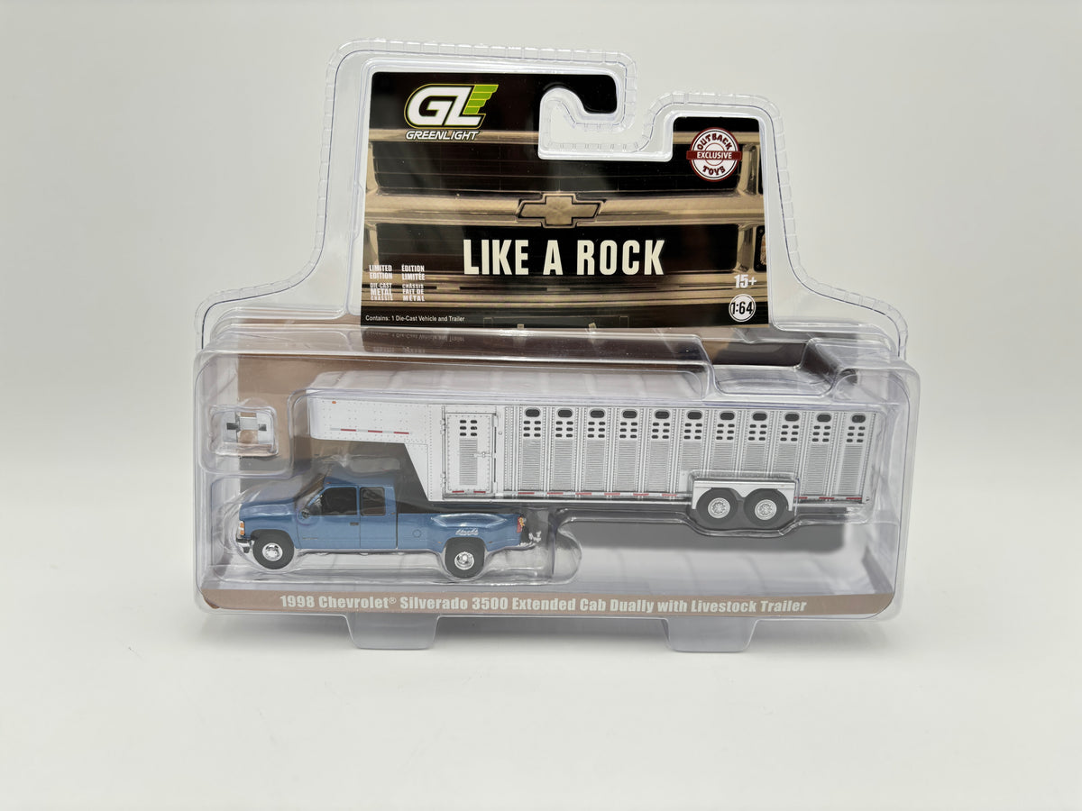 1/64 Chevrolet 3500 Dually w/Livestock Trailer (Metallic Blue)