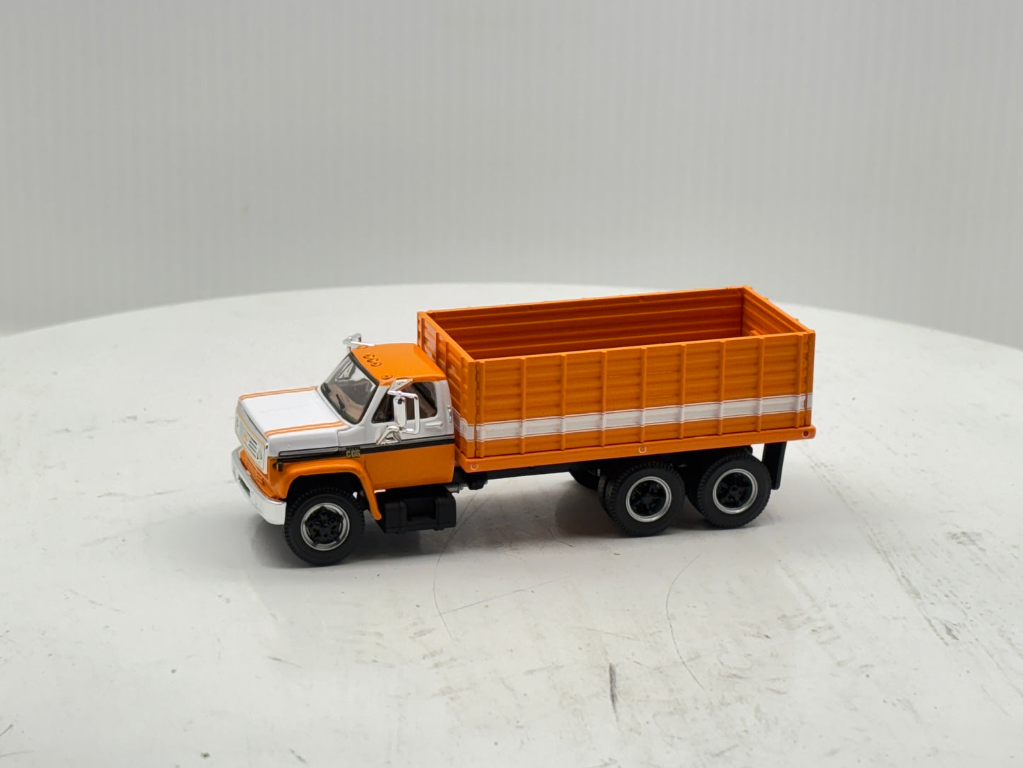 1/64 Chevrolet C65 Tandem Orange