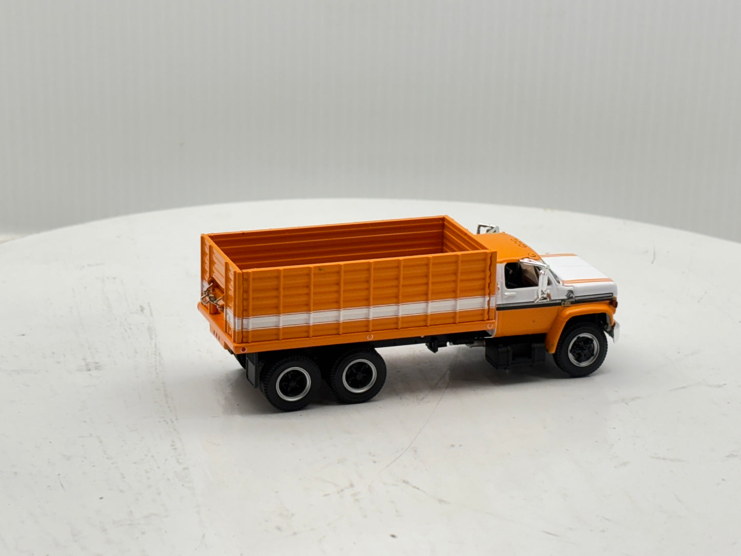 1/64 Chevrolet C65 Tandem Orange