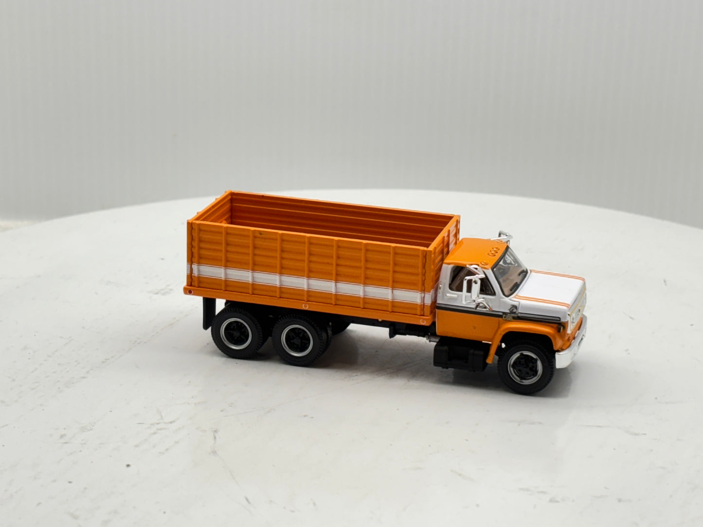 1/64 Chevrolet C65 Tandem Orange