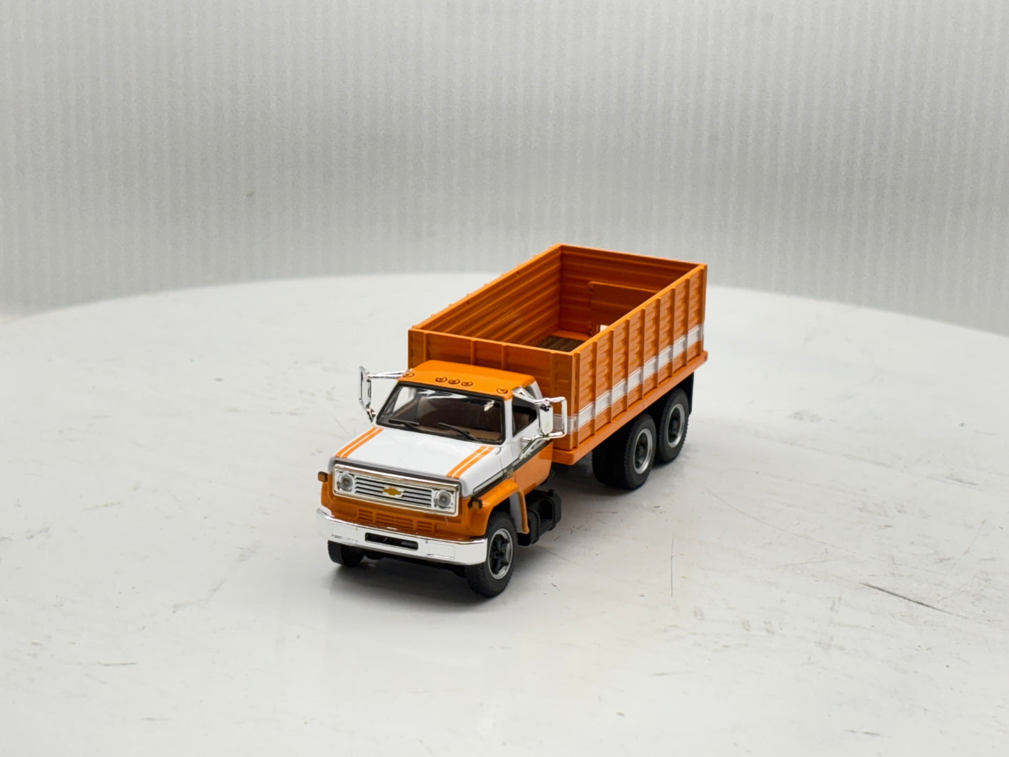 1/64 Chevrolet C65 Tandem Orange