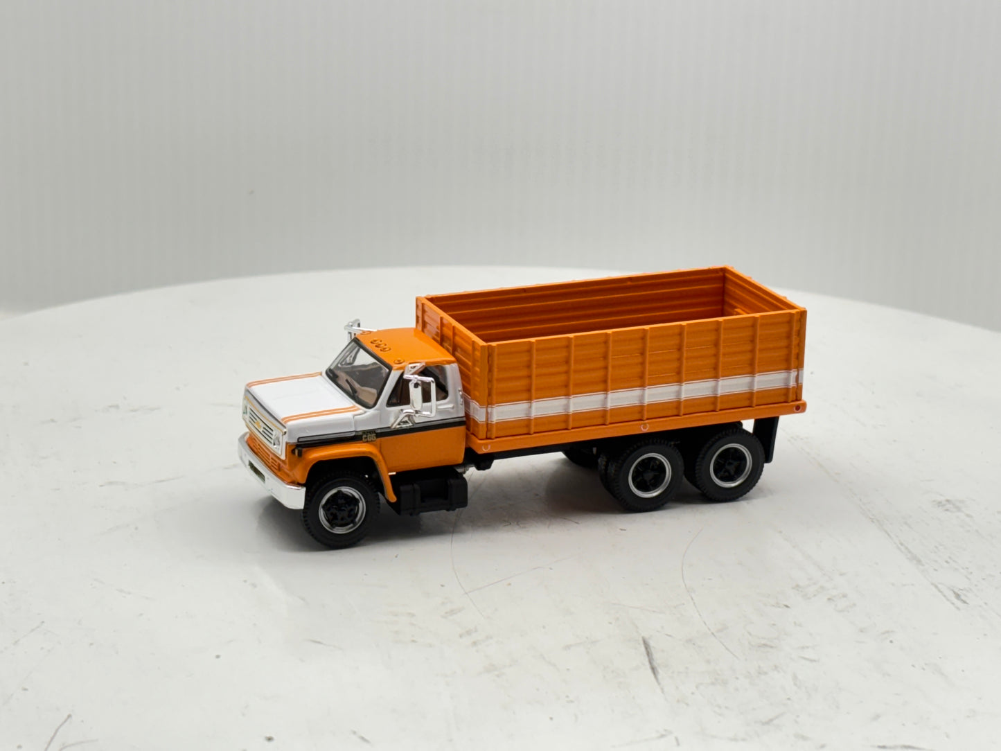1/64 Chevrolet C65 Tandem Orange