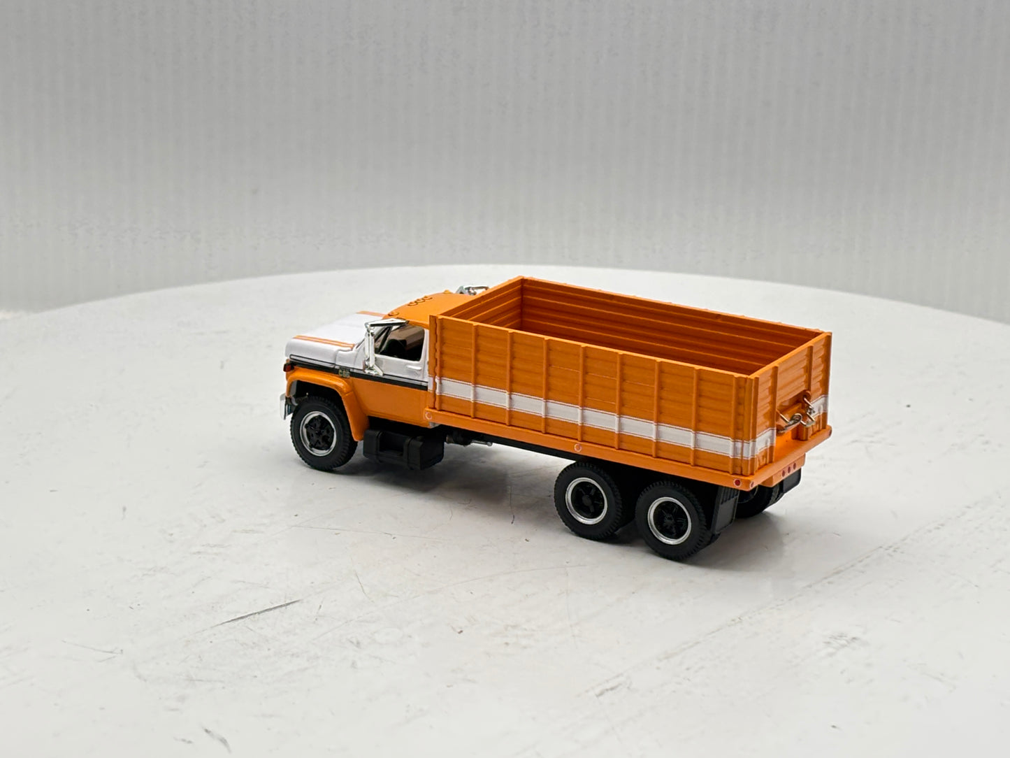 1/64 Chevrolet C65 Tandem Orange
