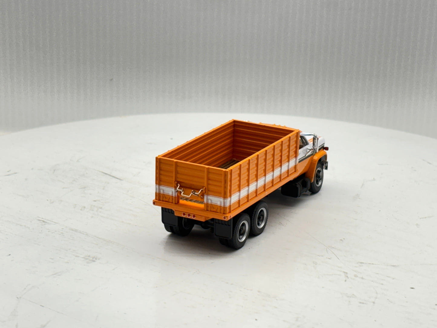 1/64 Chevrolet C65 Tandem Orange