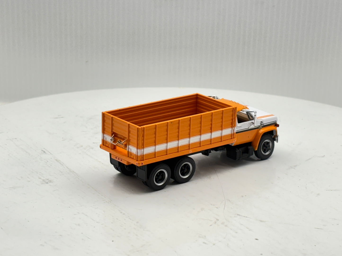 1/64 Chevrolet C65 Tandem Orange