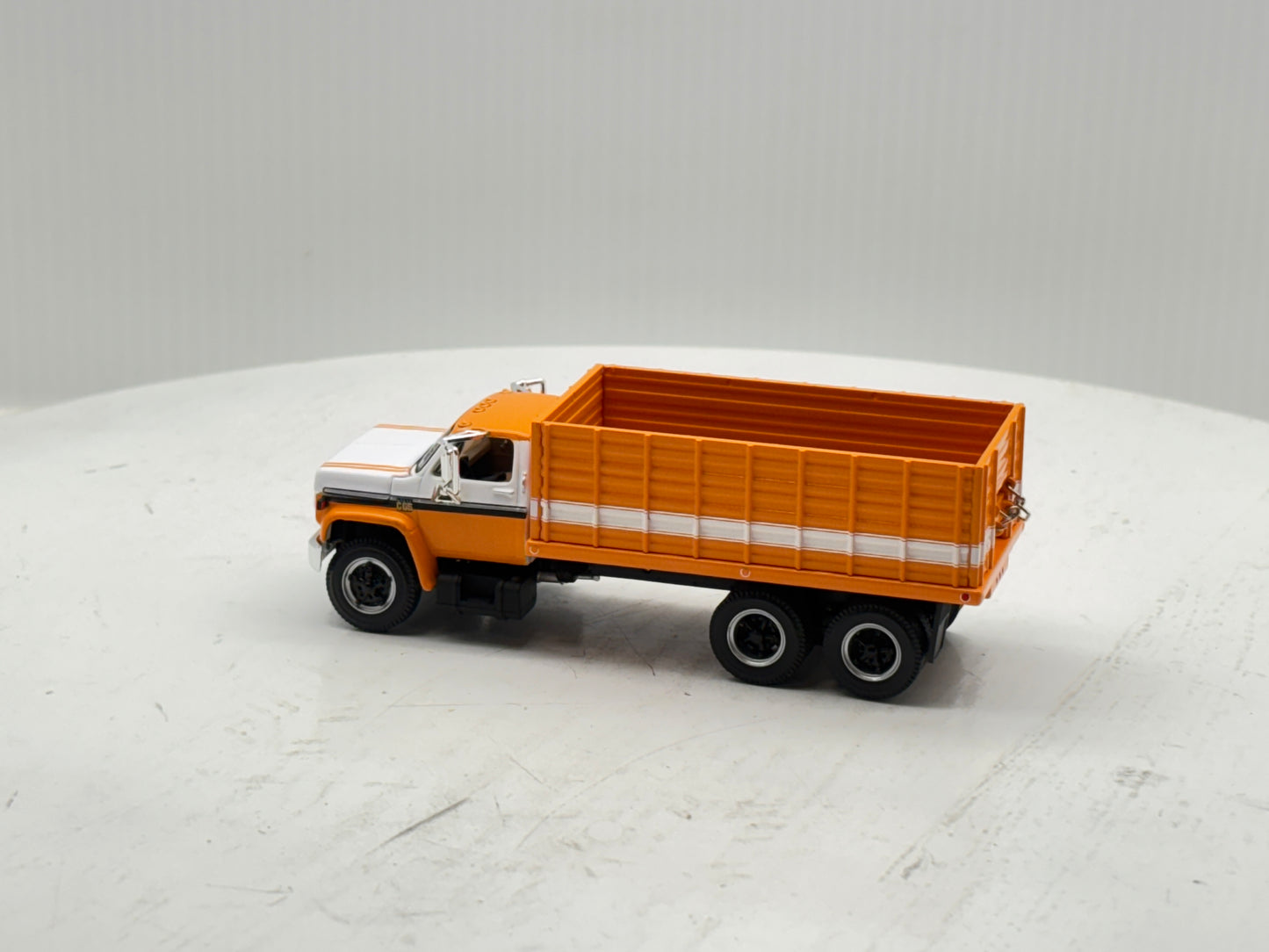 1/64 Chevrolet C65 Tandem Orange