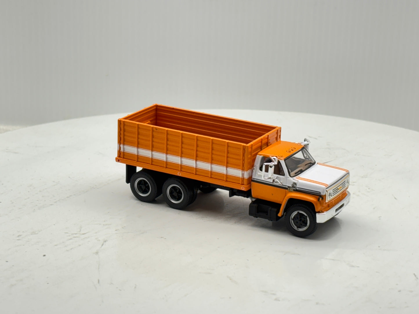 1/64 Chevrolet C65 Tandem Orange