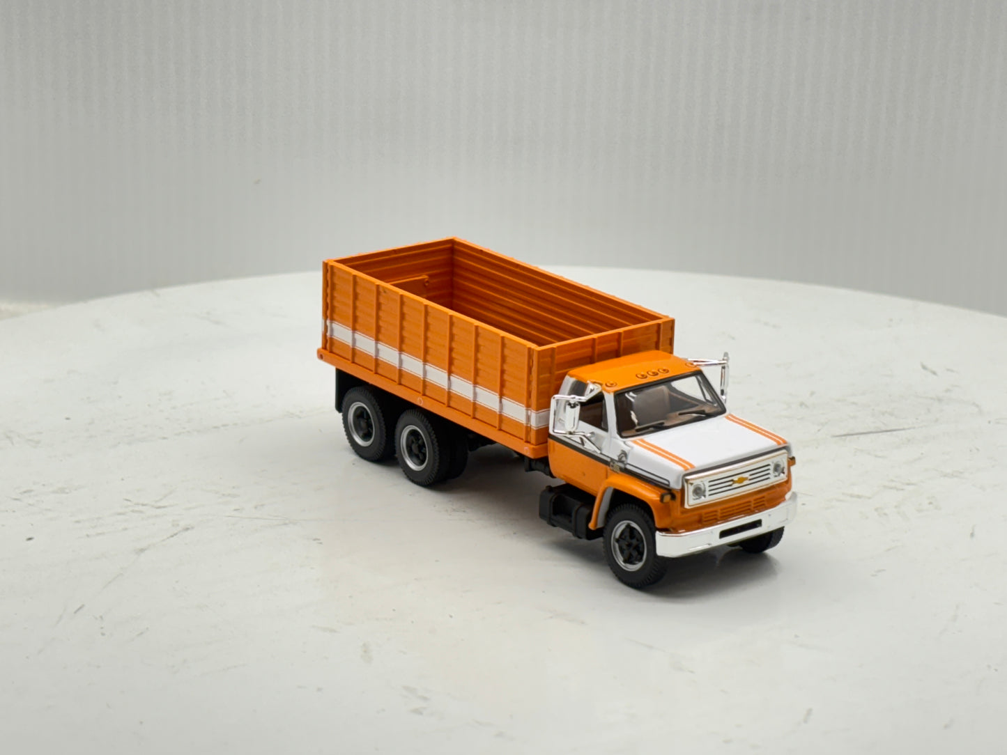1/64 Chevrolet C65 Tandem Orange