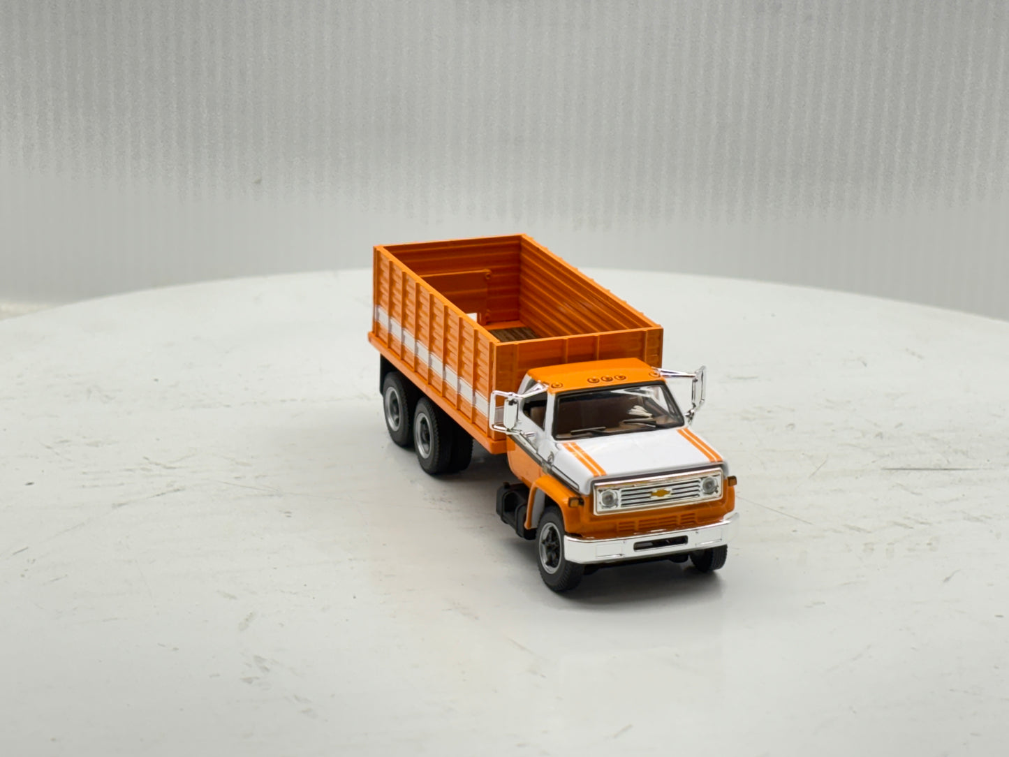 1/64 Chevrolet C65 Tandem Orange