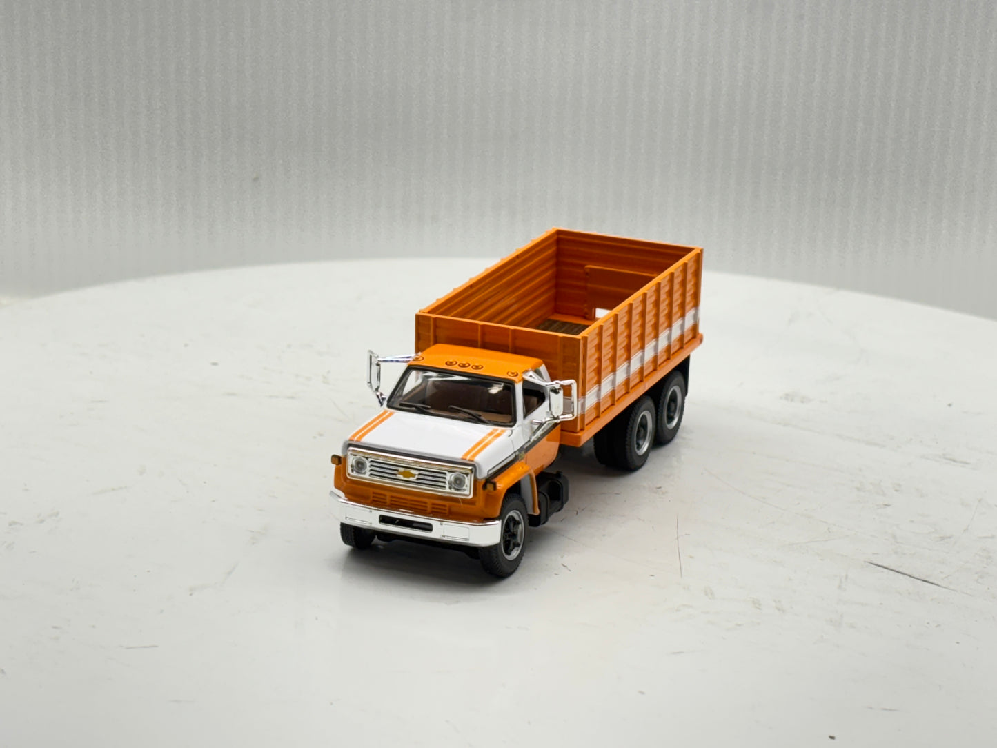 1/64 Chevrolet C65 Tandem Orange