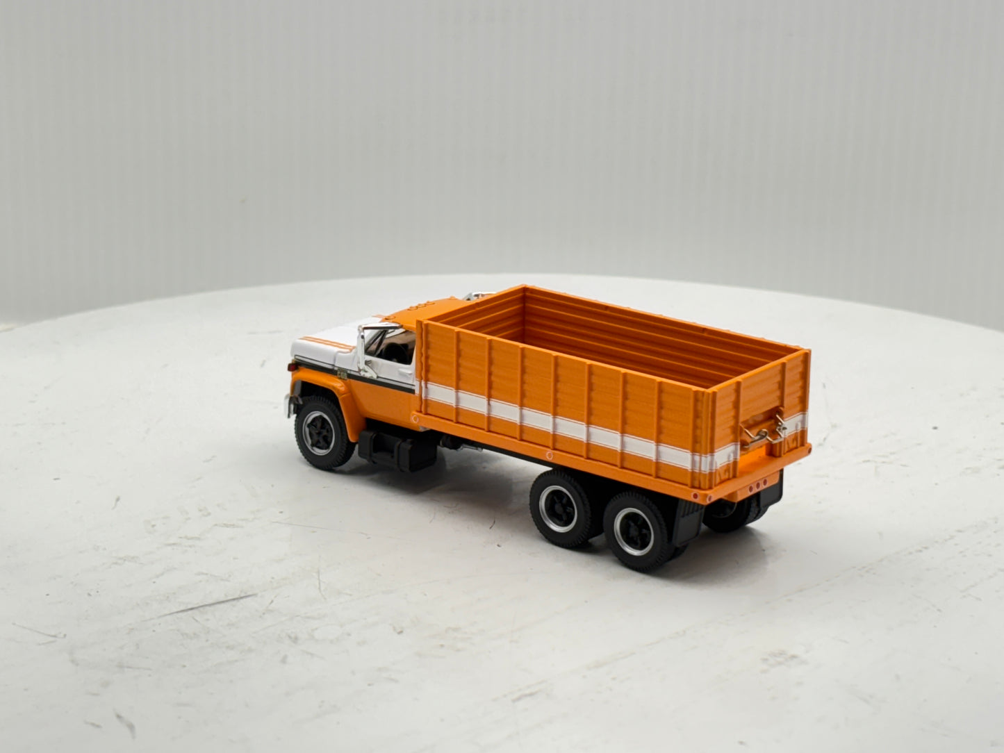 1/64 Chevrolet C65 Tandem Orange