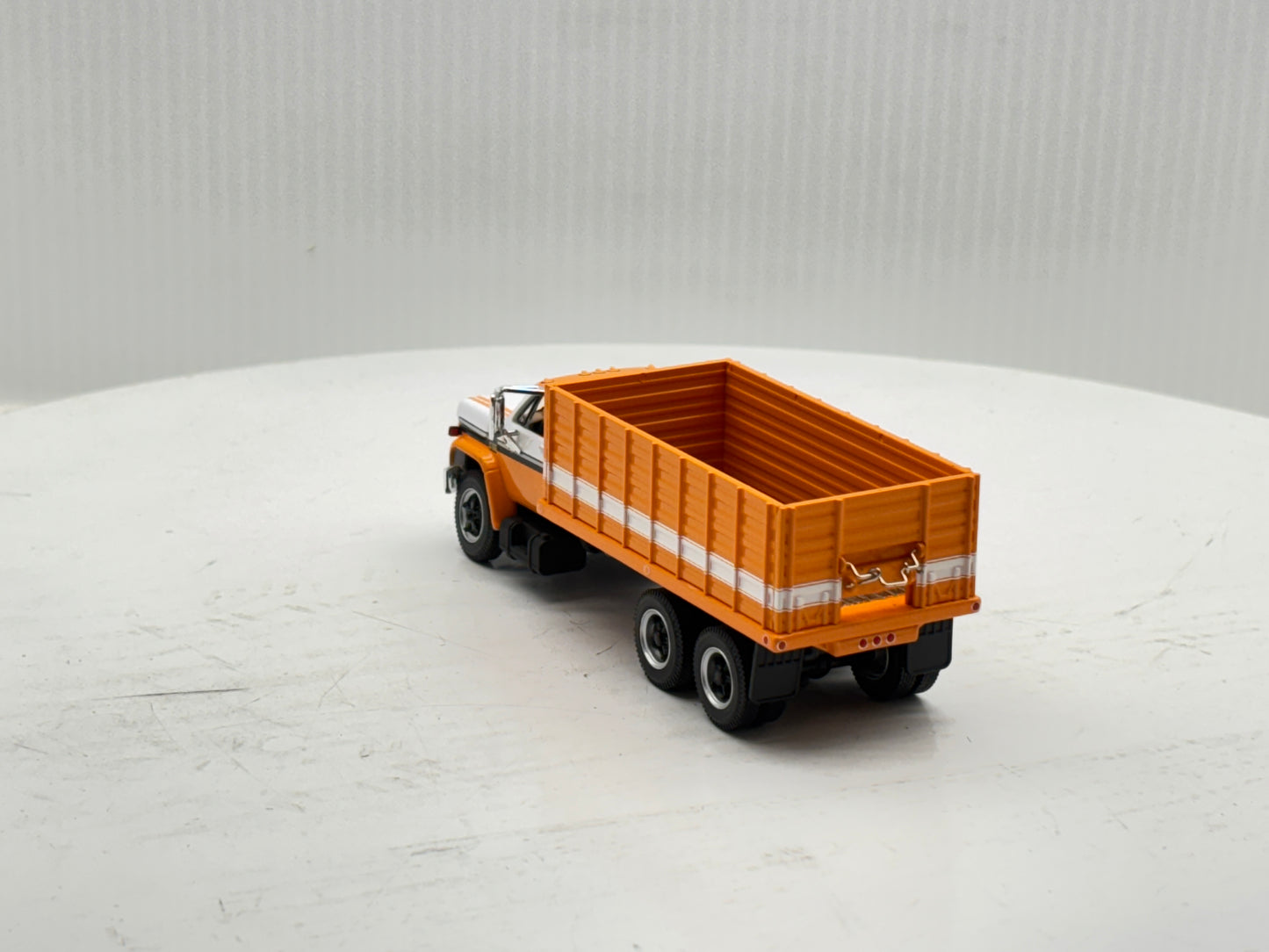 1/64 Chevrolet C65 Tandem Orange