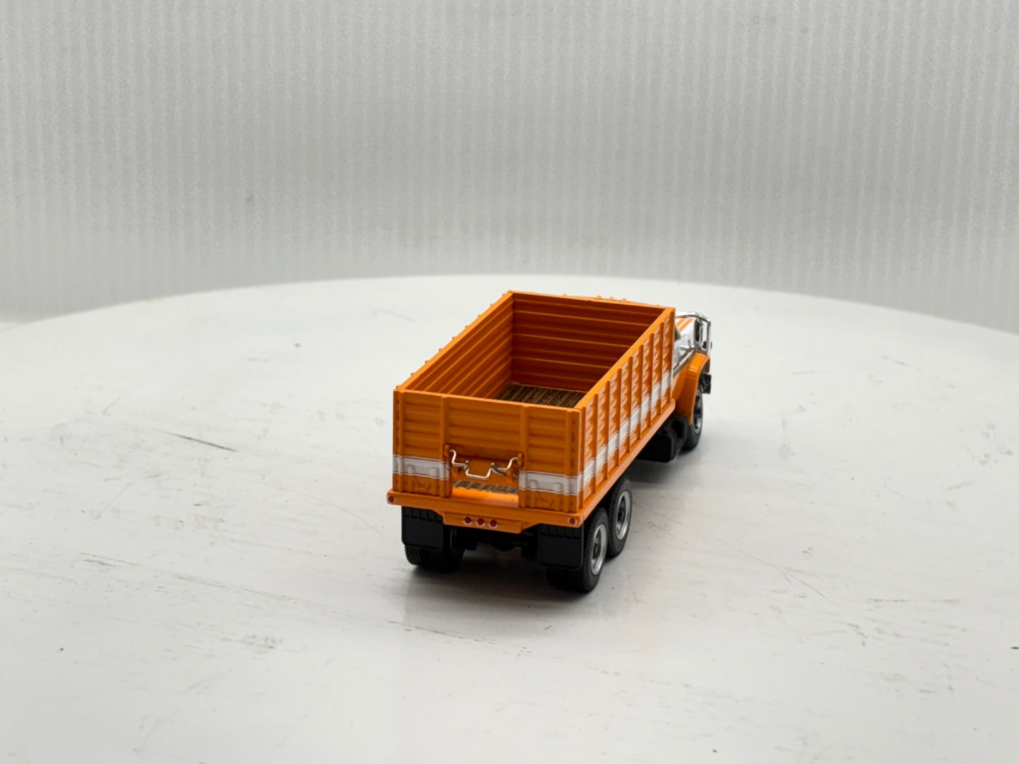 1/64 Chevrolet C65 Tandem Orange