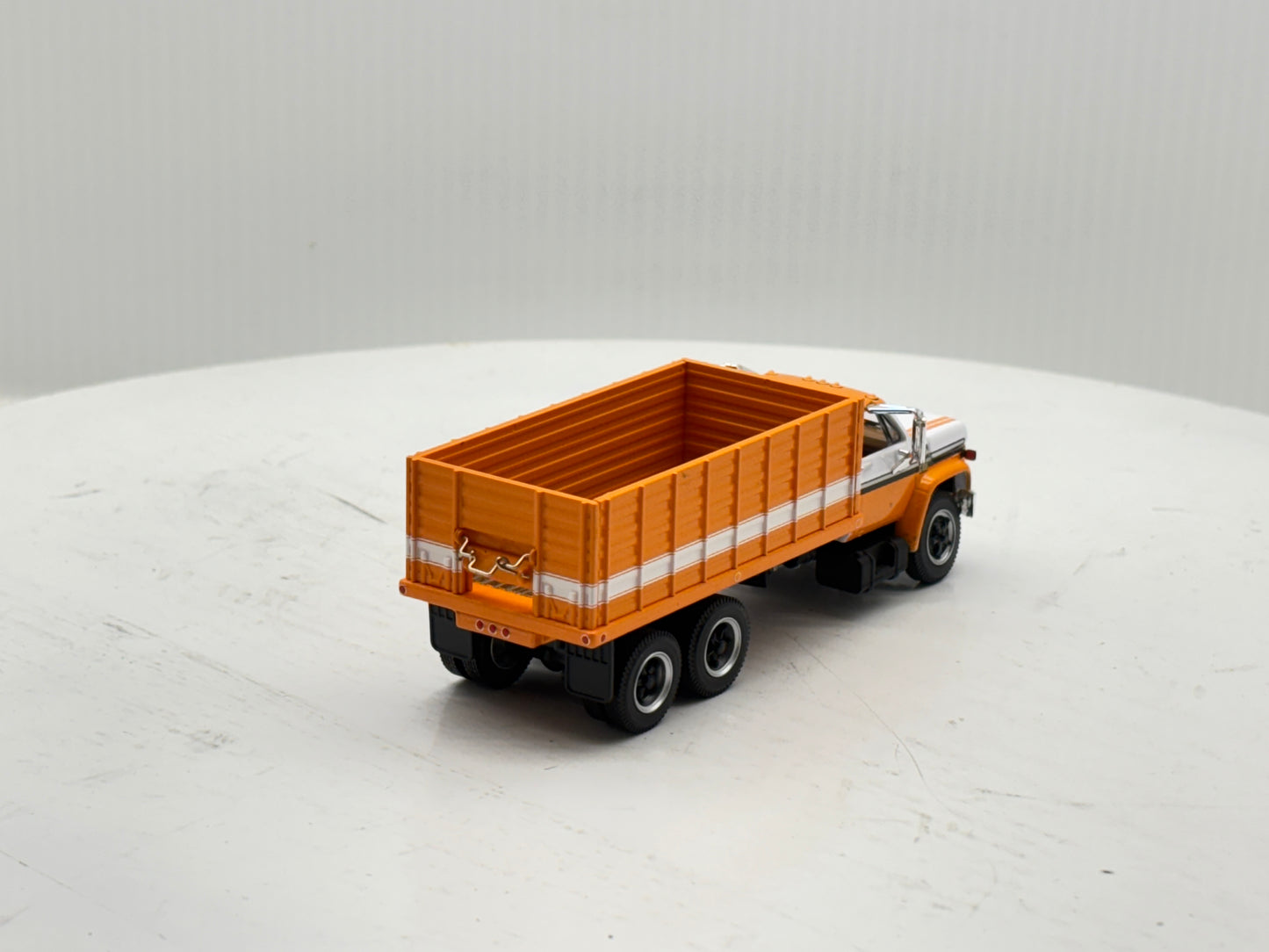 1/64 Chevrolet C65 Tandem Orange