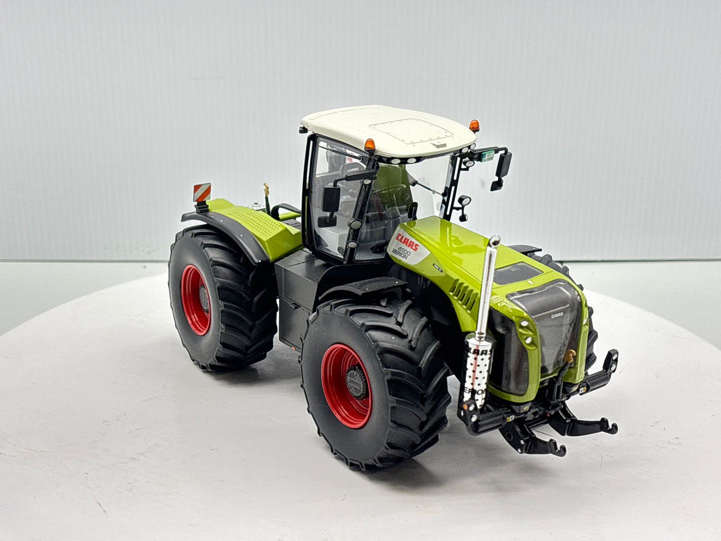 1/32 Claas 4500 Xerion