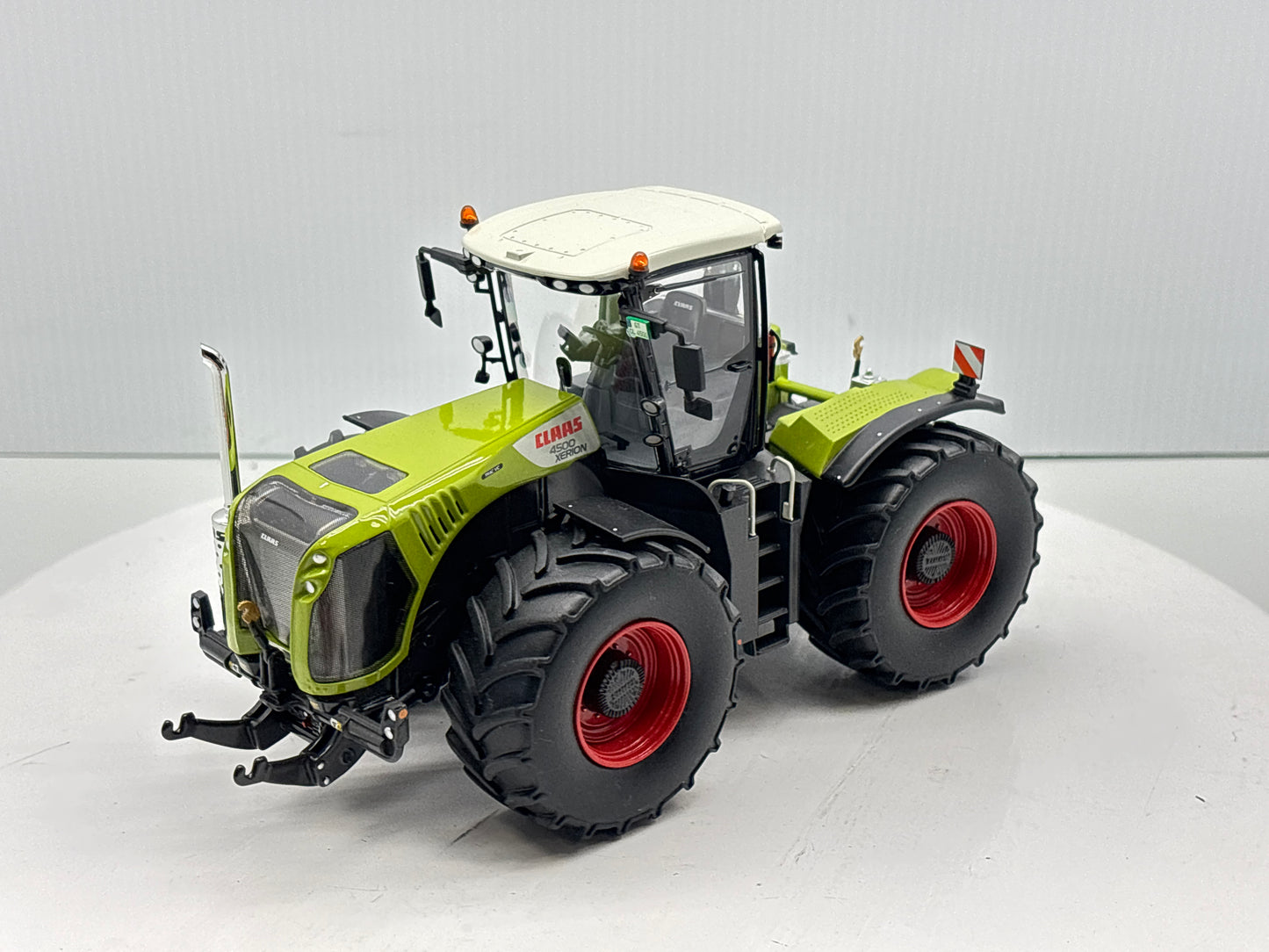 1/32 Claas 4500 Xerion
