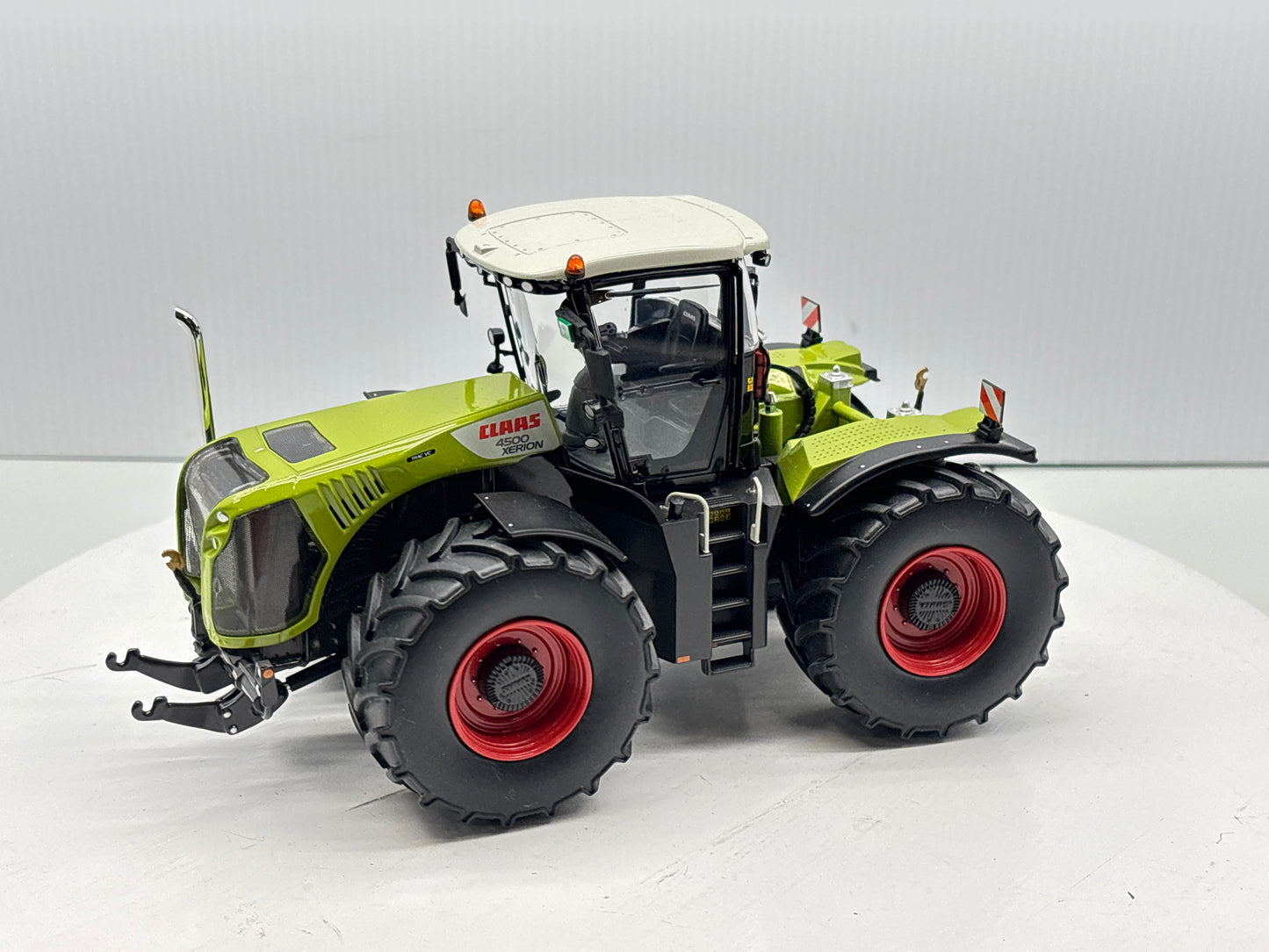 1/32 Claas 4500 Xerion