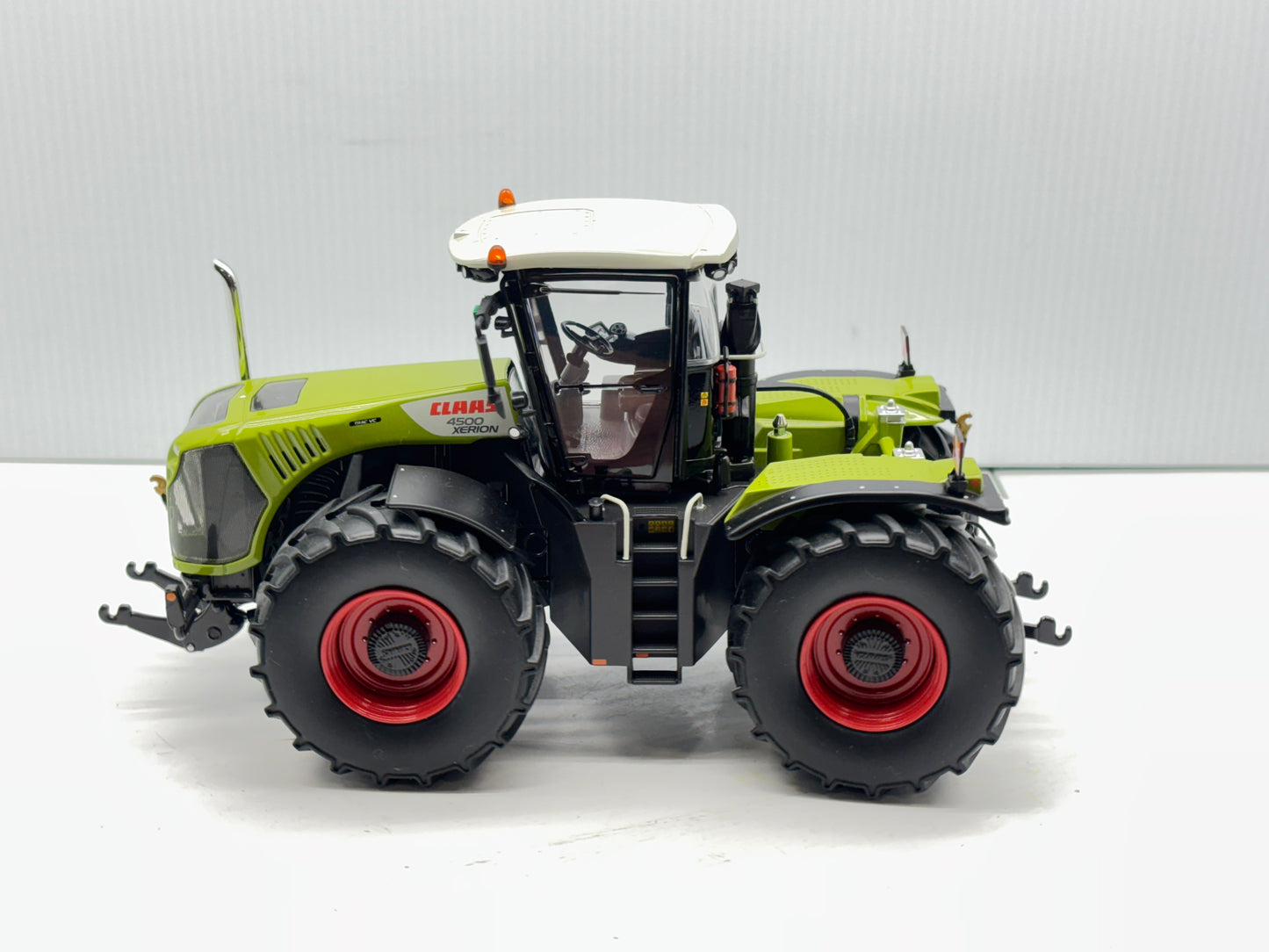 1/32 Claas 4500 Xerion