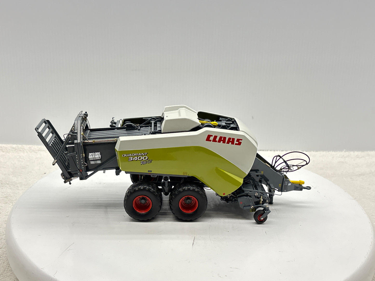 1/32 Claas Quadrant 3400 Roto Cut