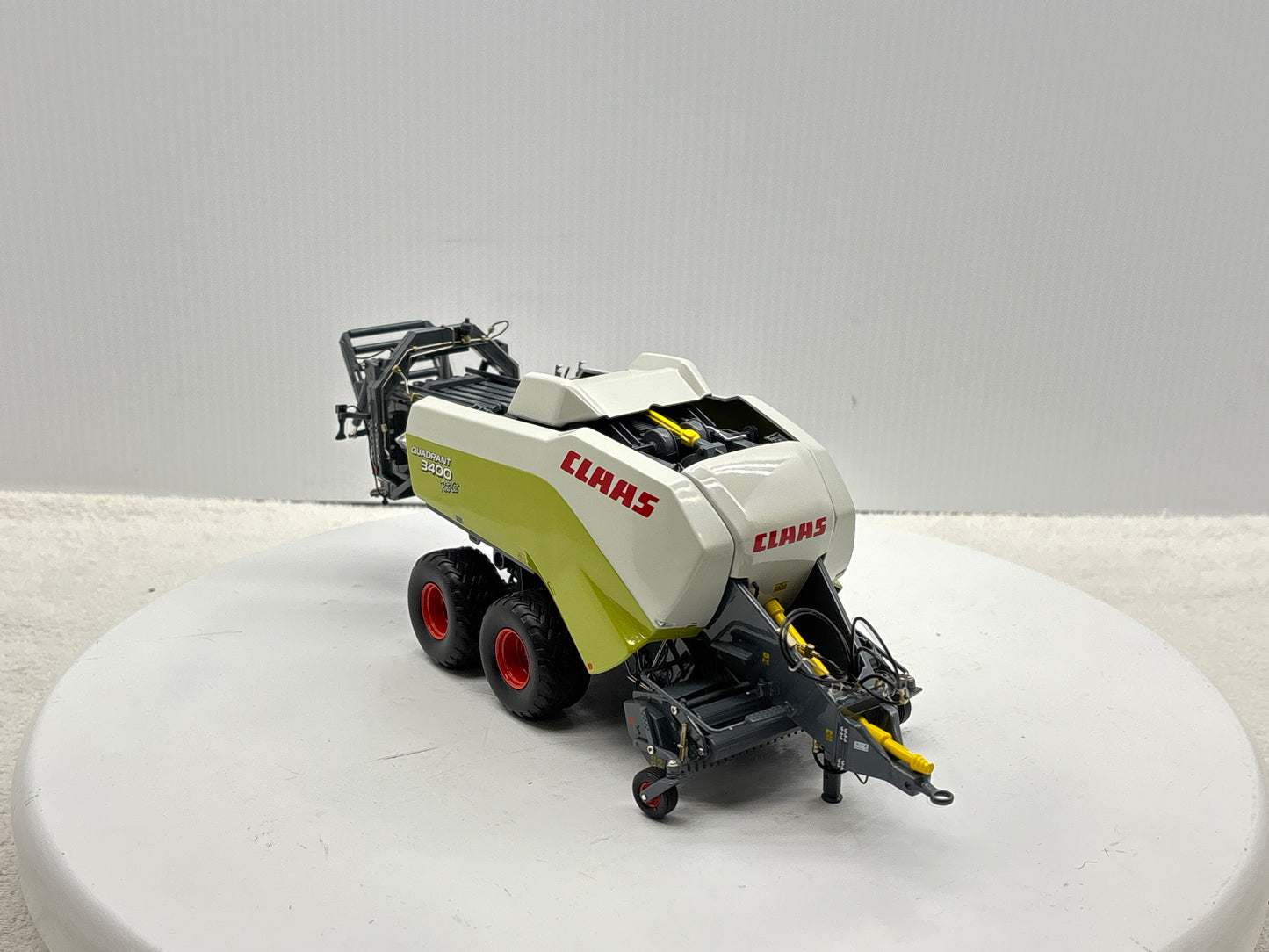 1/32 Claas Quadrant 3400 Roto Cut