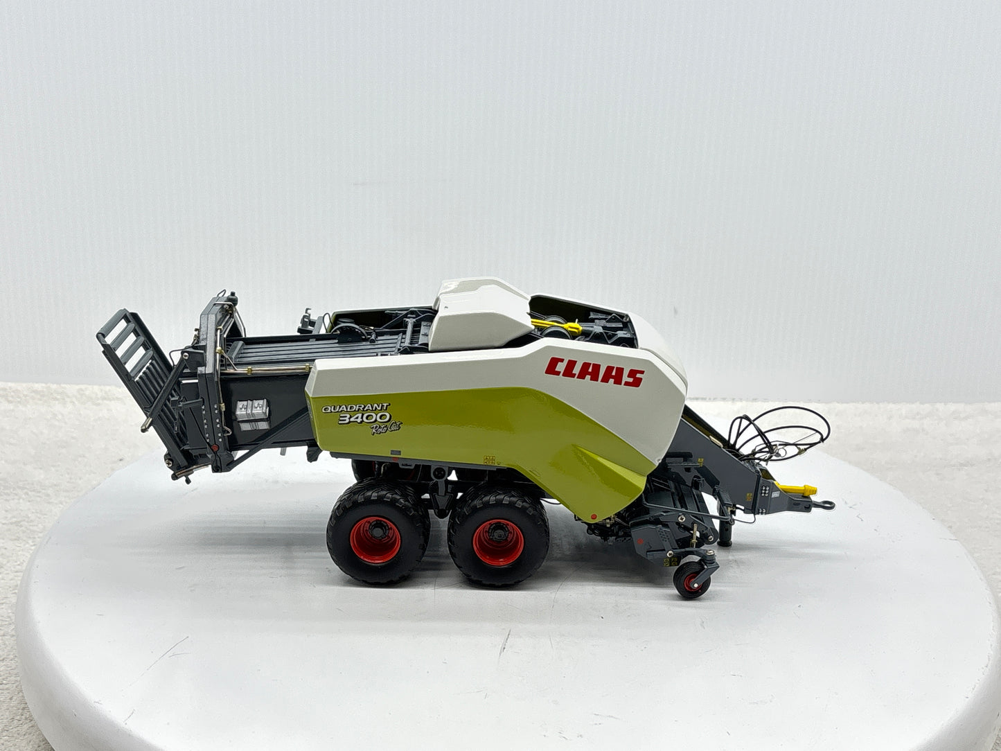1/32 Claas Quadrant 3400 Roto Cut