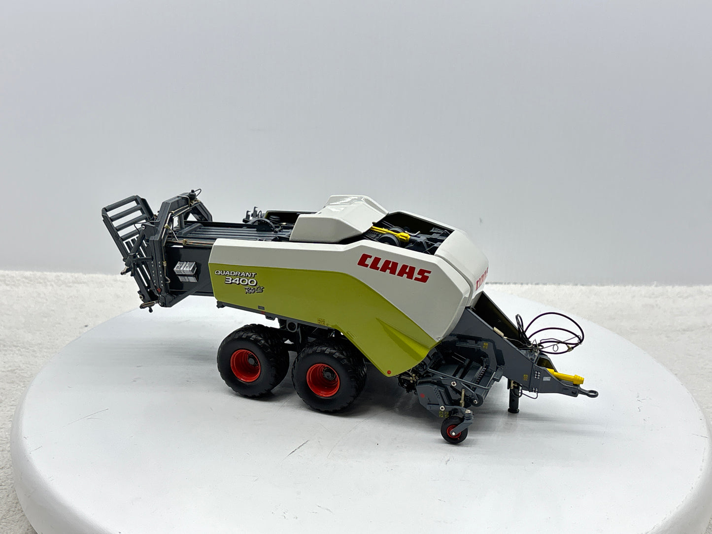 1/32 Claas Quadrant 3400 Roto Cut