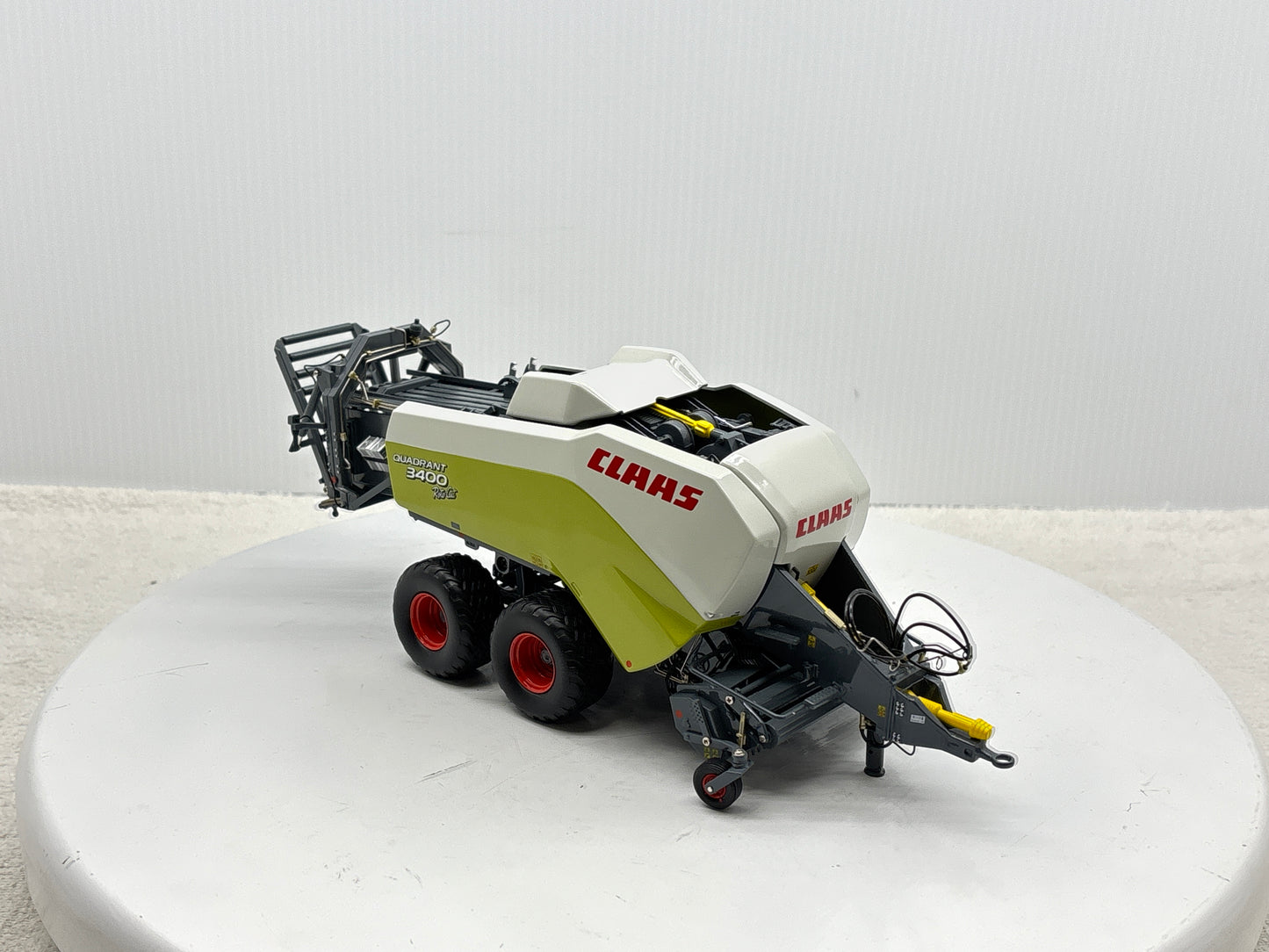 1/32 Claas Quadrant 3400 Roto Cut