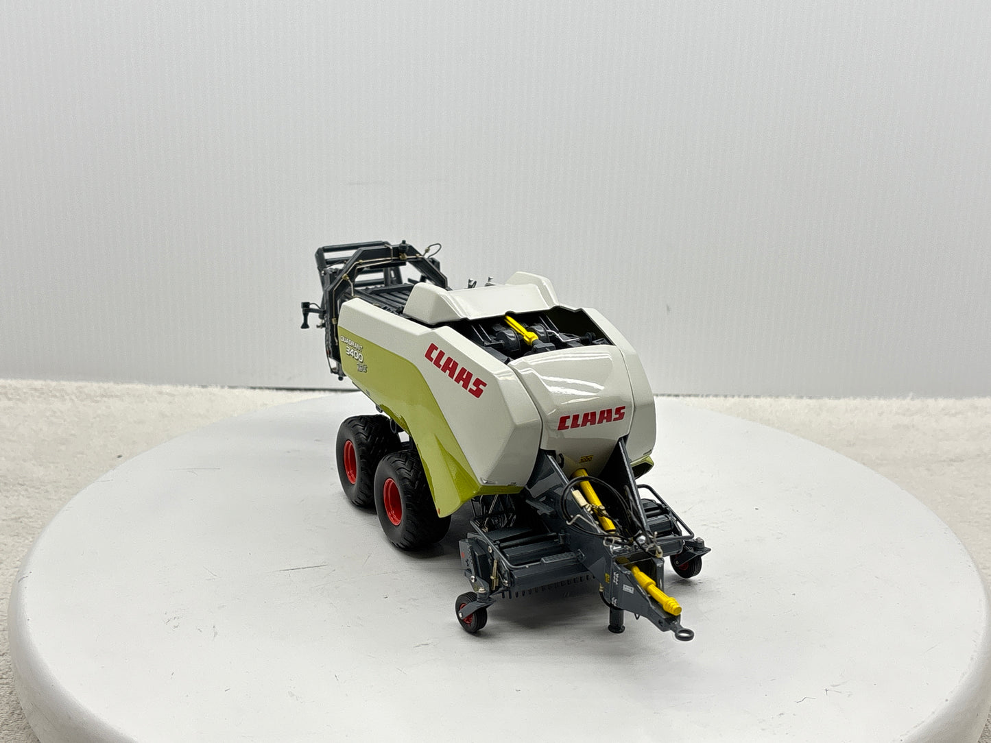1/32 Claas Quadrant 3400 Roto Cut