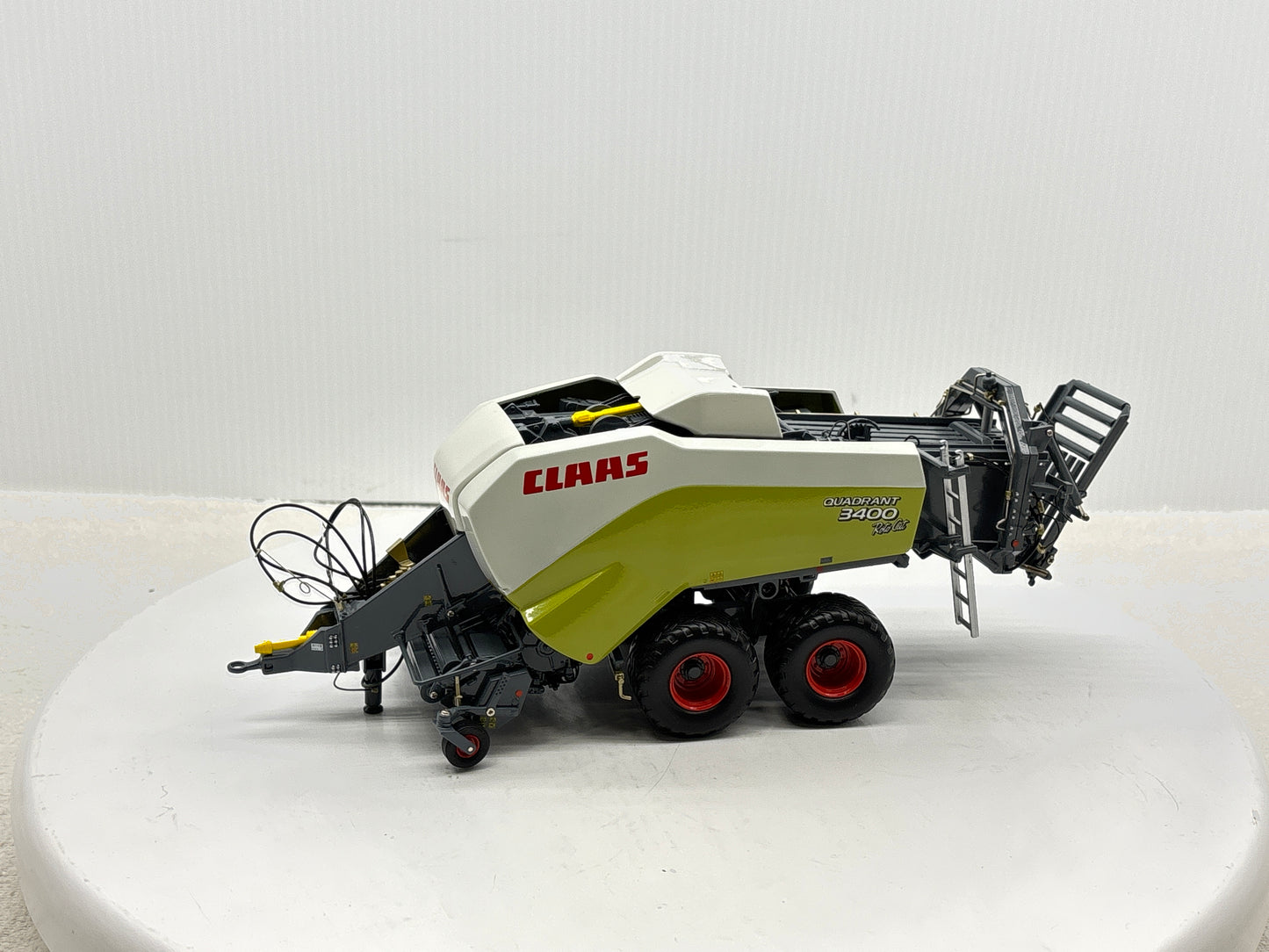 1/32 Claas Quadrant 3400 Roto Cut