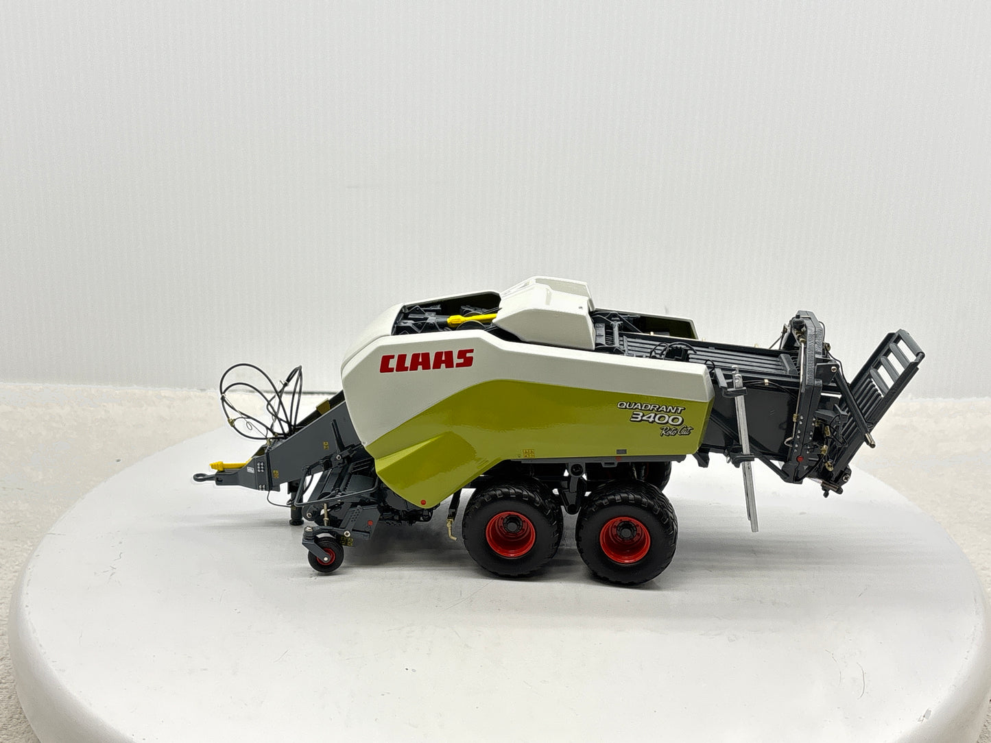 1/32 Claas Quadrant 3400 Roto Cut
