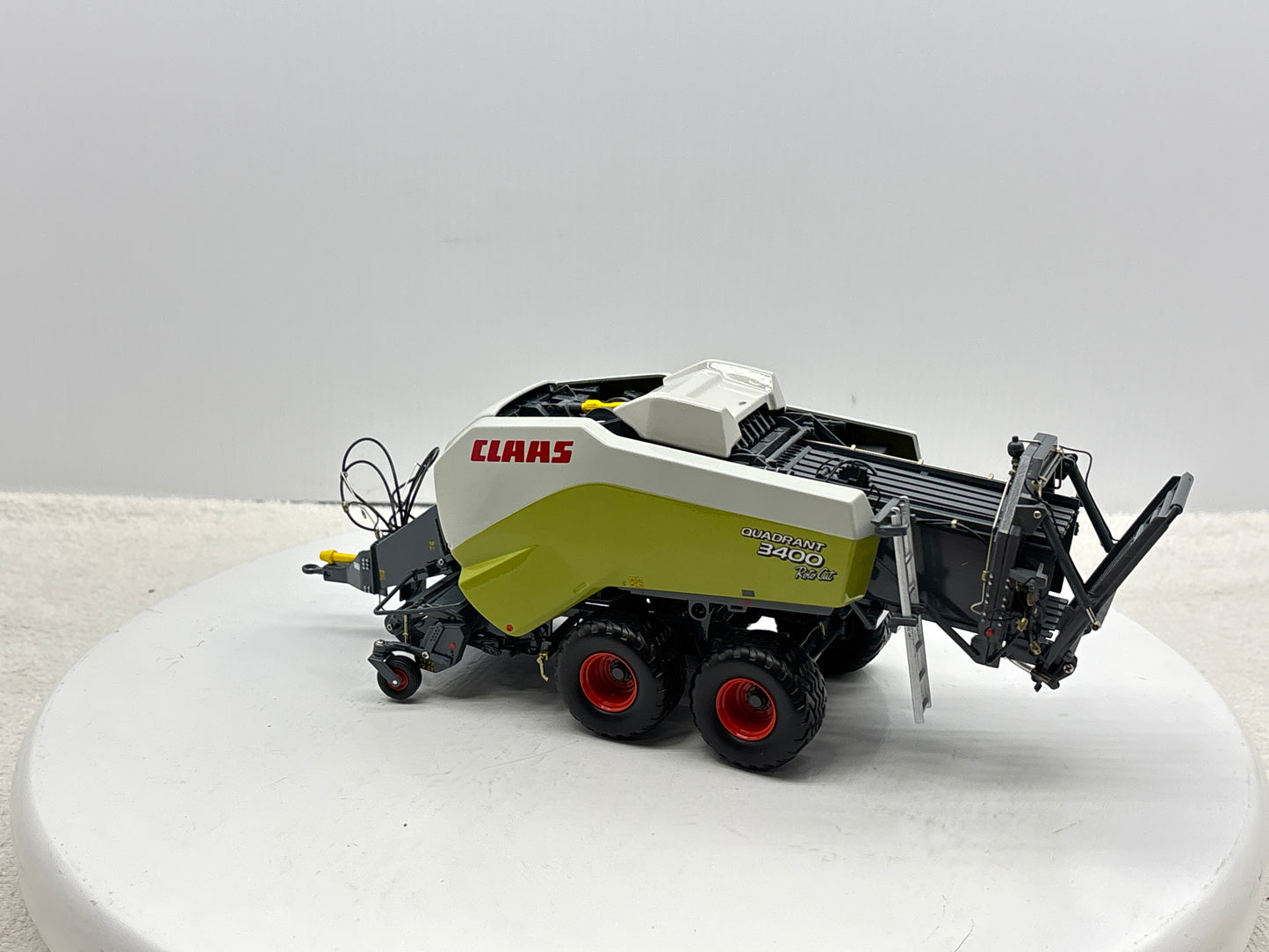 1/32 Claas Quadrant 3400 Roto Cut
