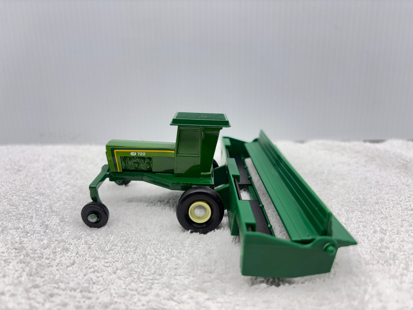 1/64 Co-op Implements 722 Swather