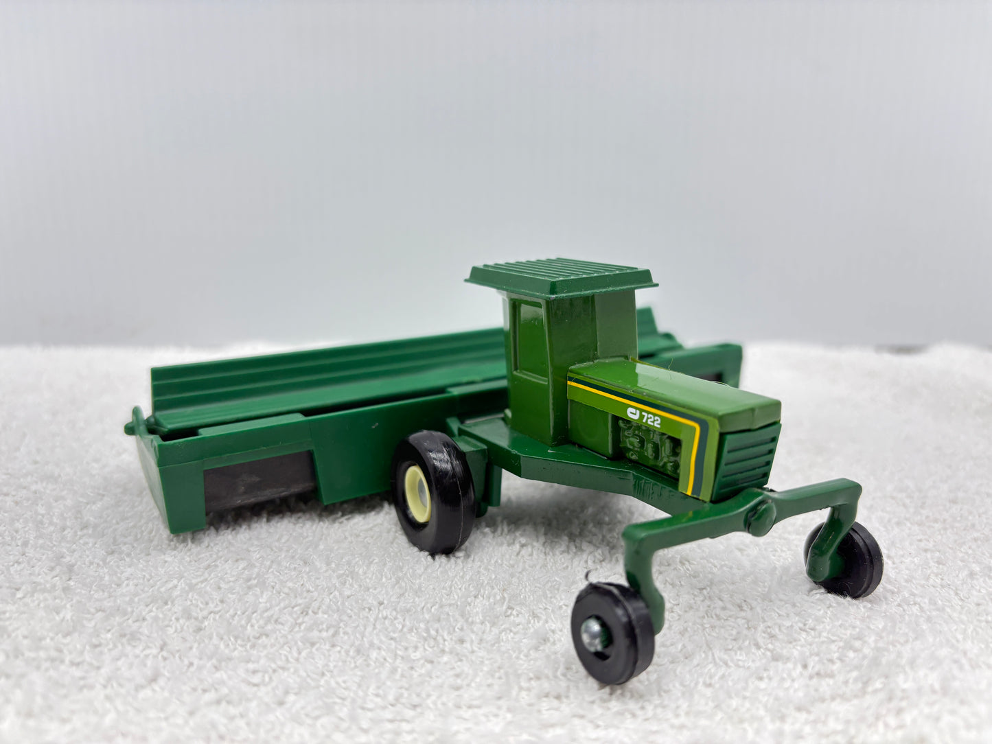 1/64 Co-op Implements 722 Swather