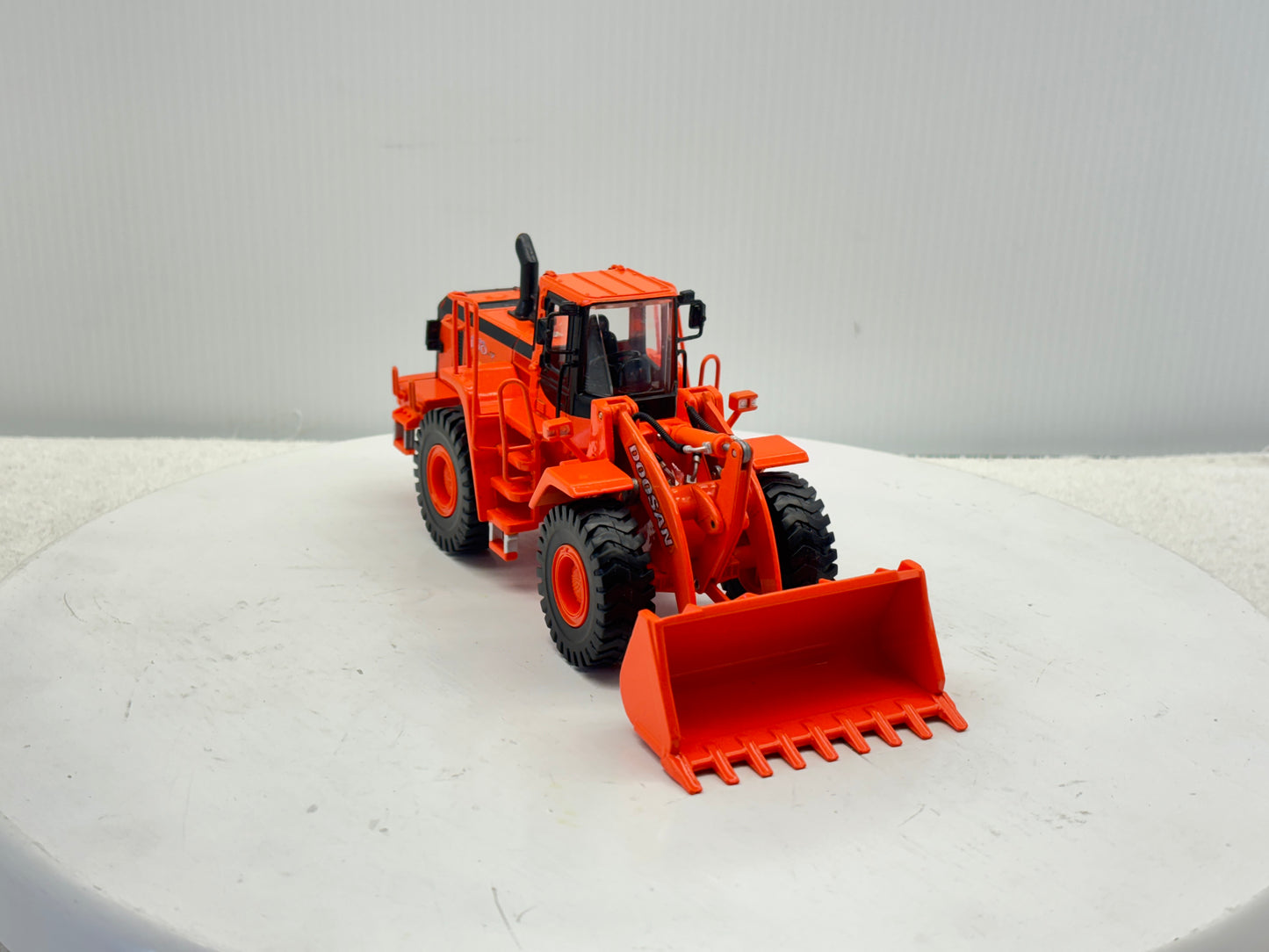 1/40 Doosan 400V Wheel Loader