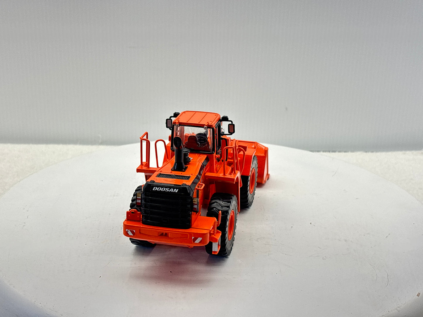 1/40 Doosan 400V Wheel Loader