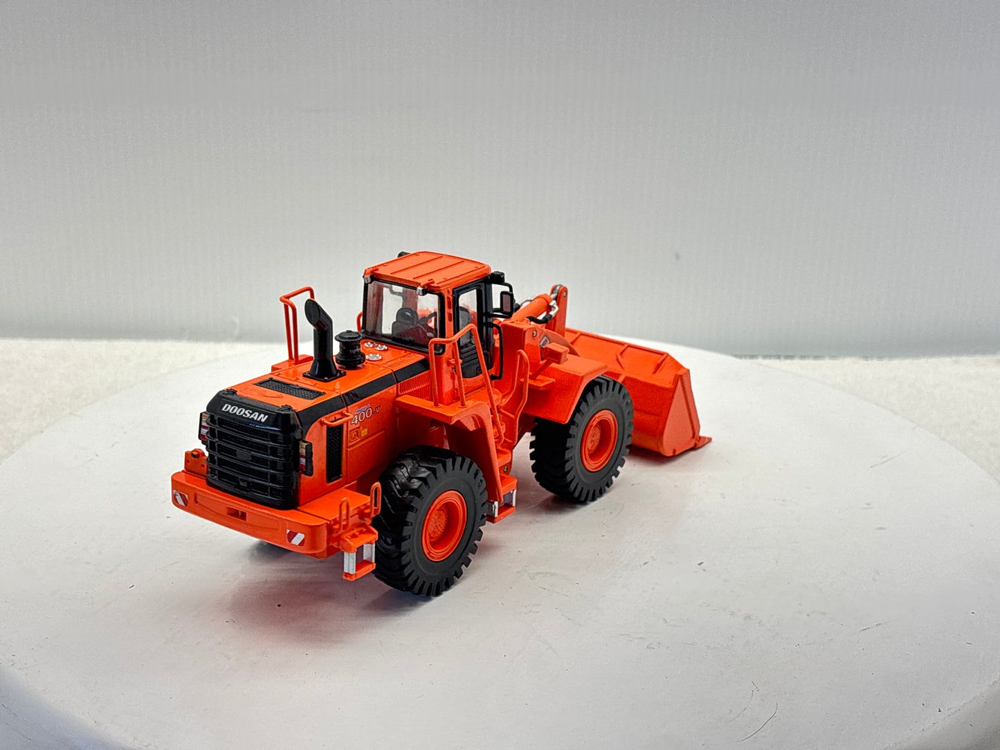 1/40 Doosan 400V Wheel Loader