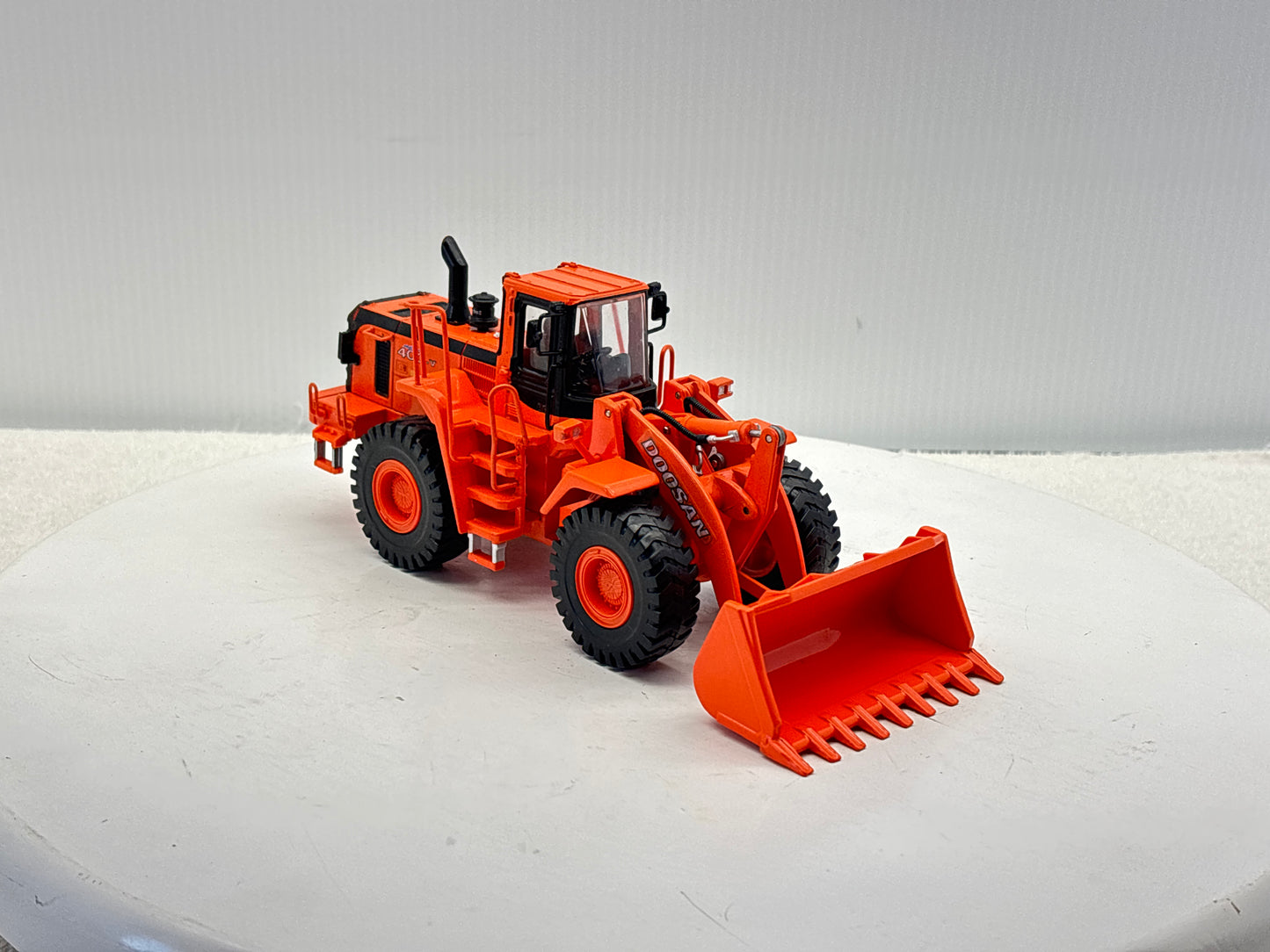 1/40 Doosan 400V Wheel Loader