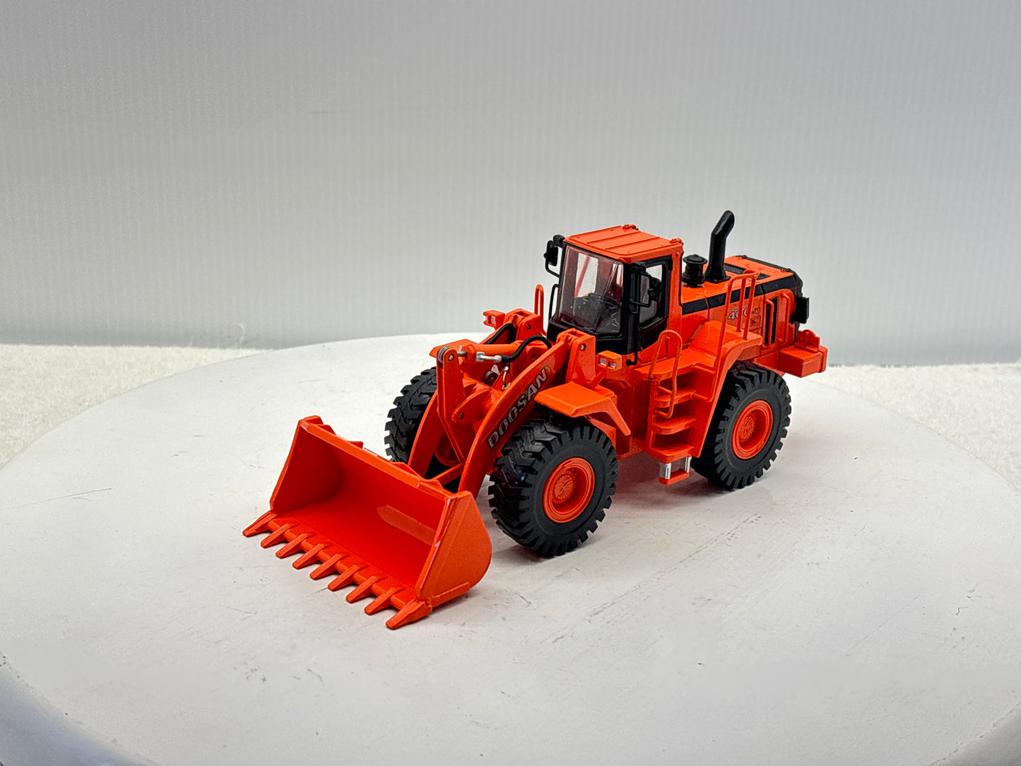 1/40 Doosan 400V Wheel Loader