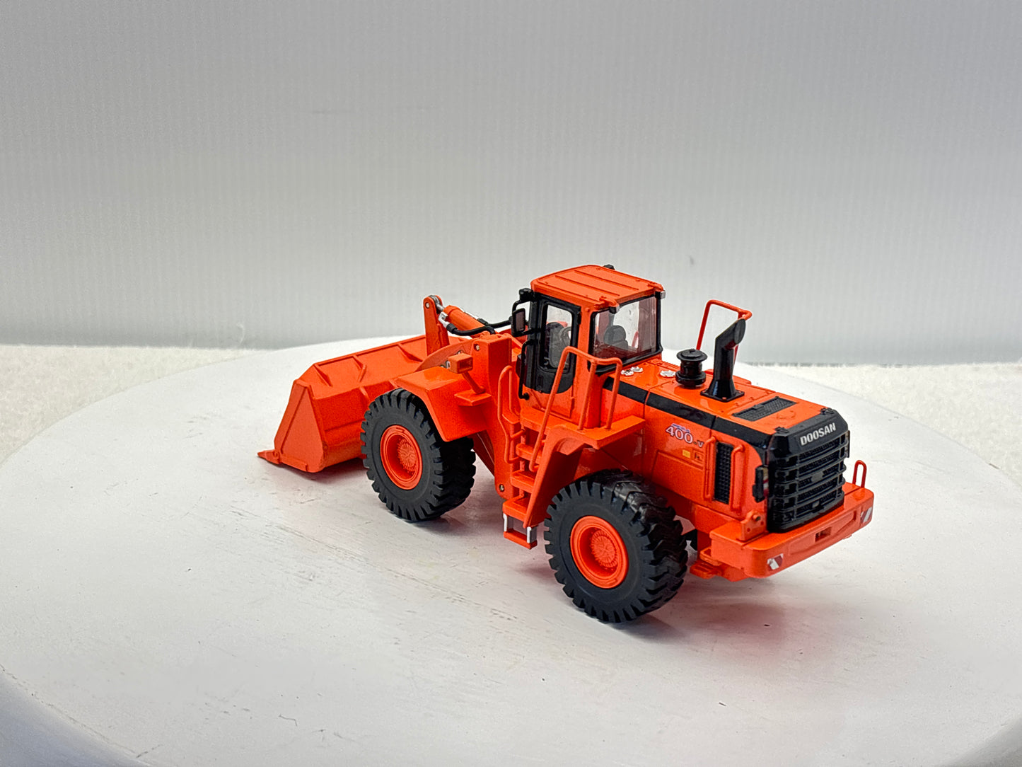 1/40 Doosan 400V Wheel Loader