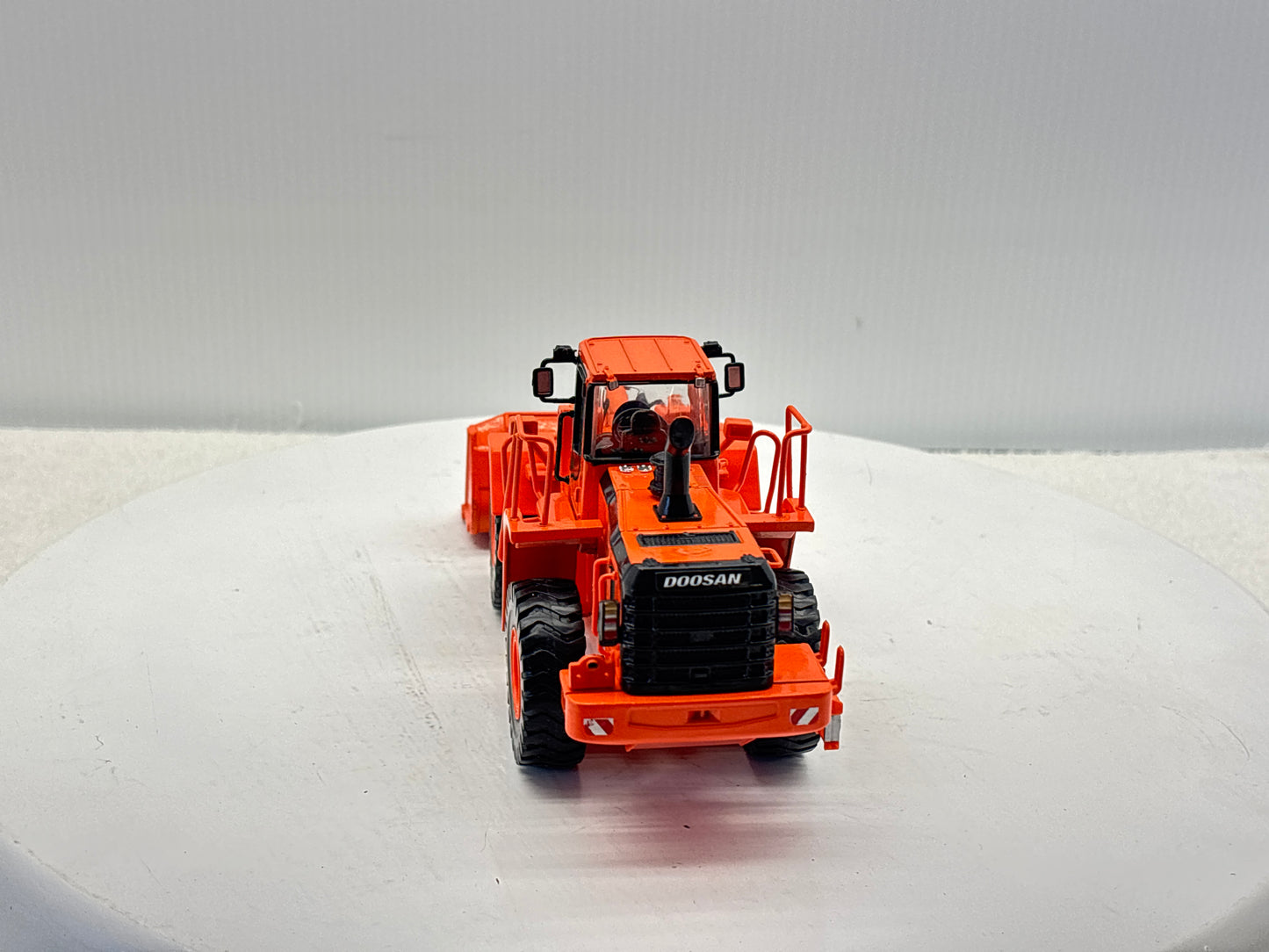 1/40 Doosan 400V Wheel Loader