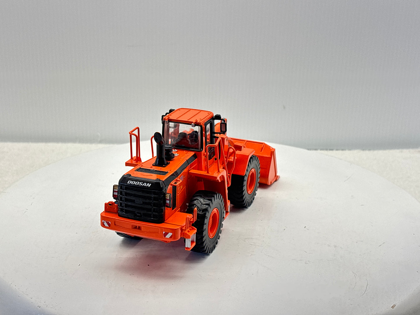 1/40 Doosan 400V Wheel Loader