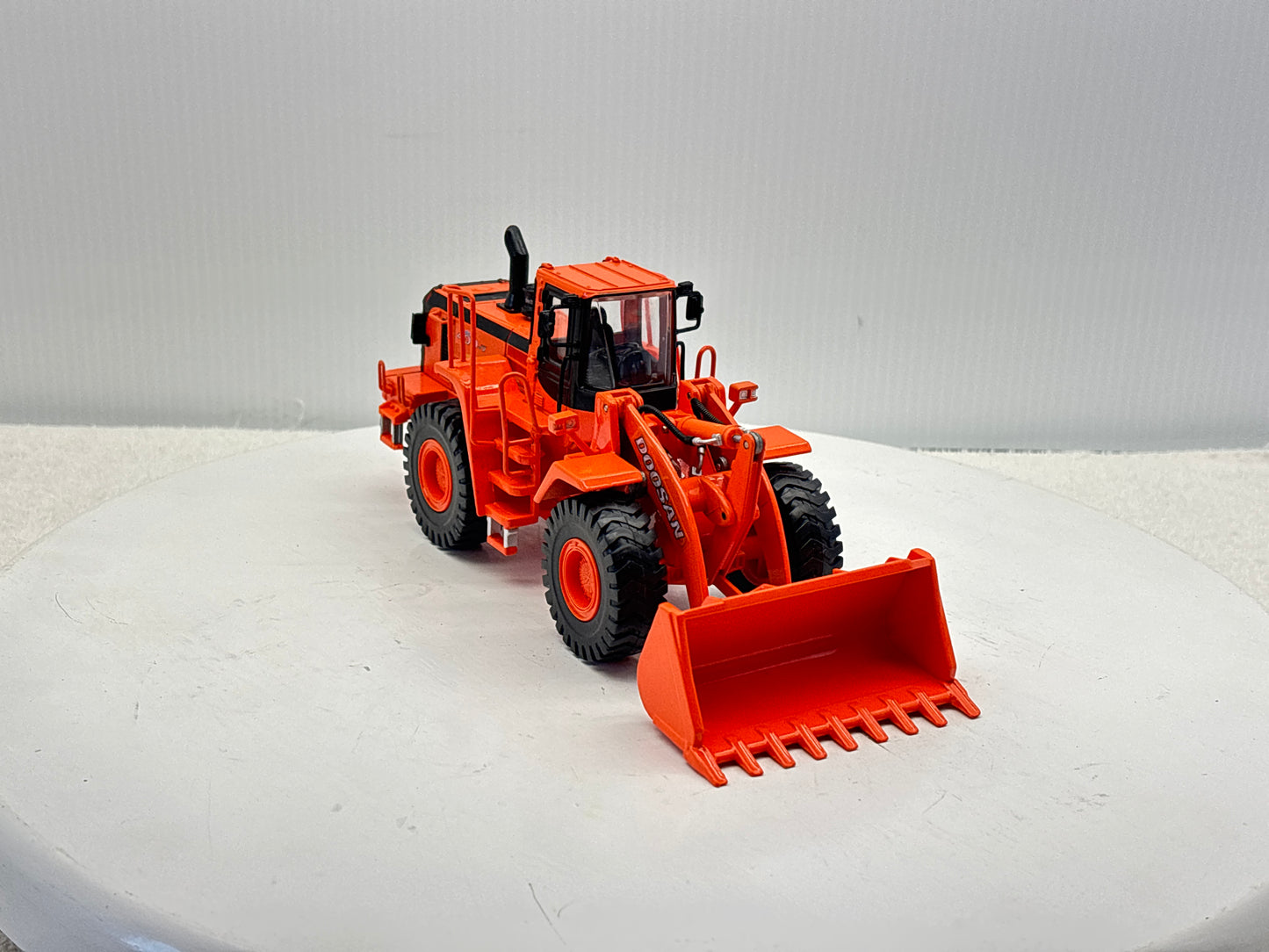 1/40 Doosan 400V Wheel Loader