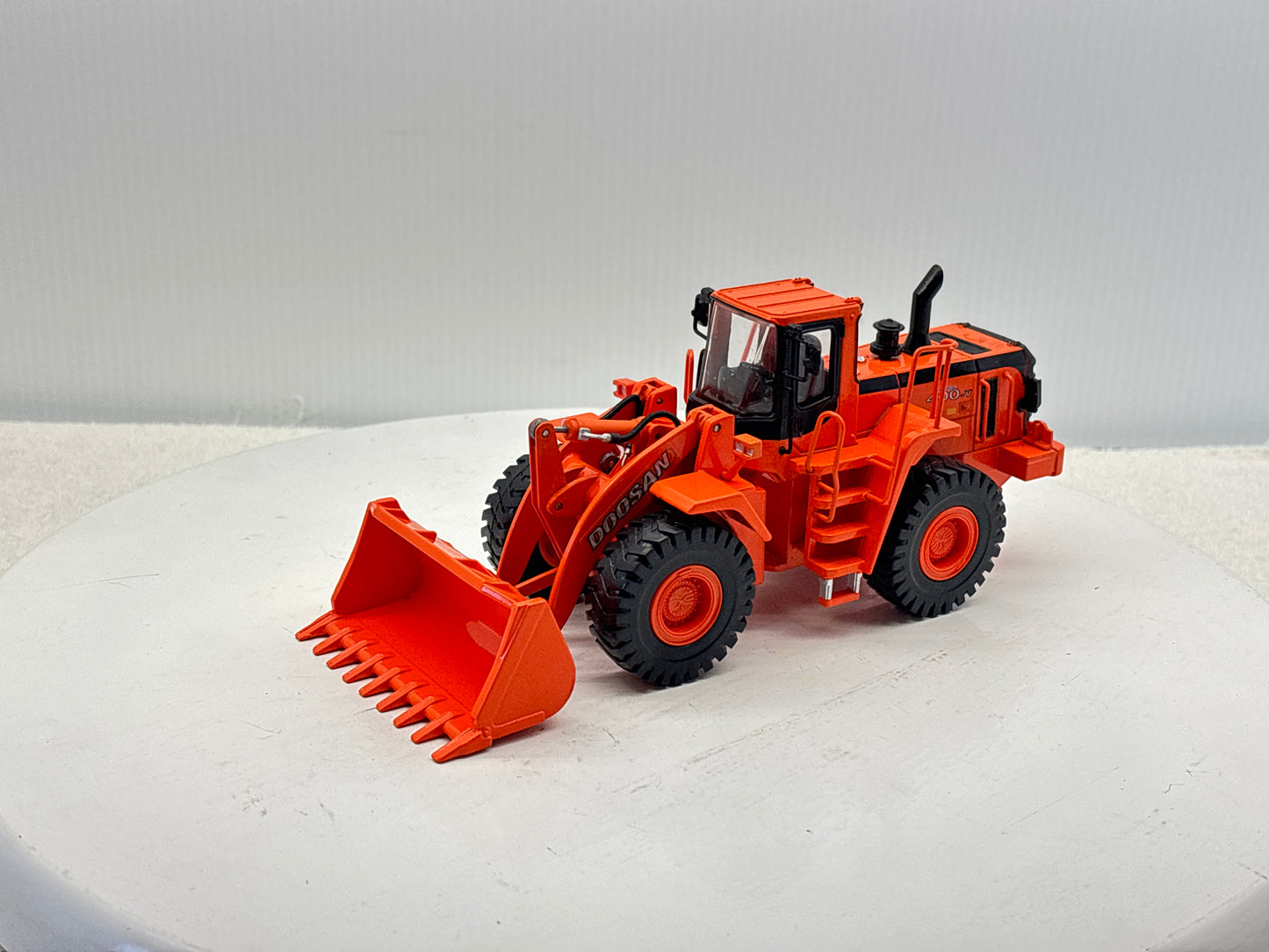 1/40 Doosan 400V Wheel Loader