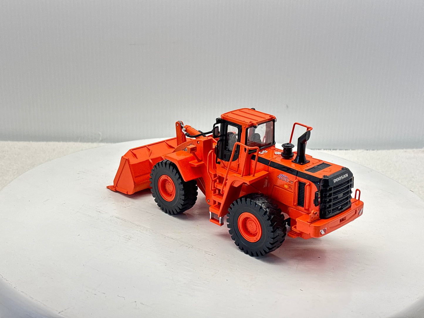 1/40 Doosan 400V Wheel Loader